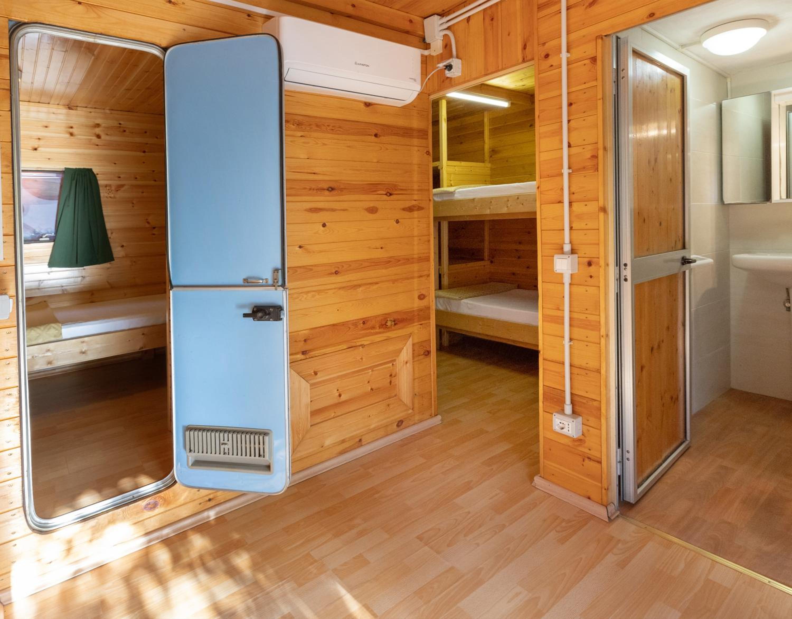 Three-Bedroom Chalet - A/C Extra Charge - Photo 8