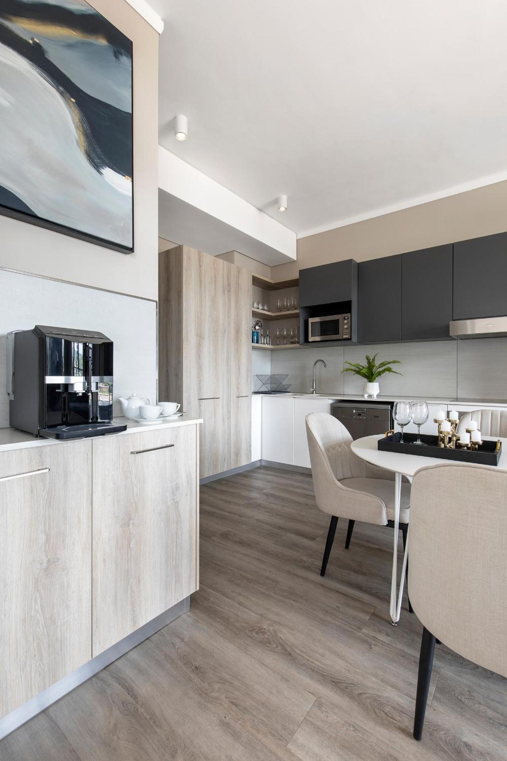 One-Bedroom Apartment with Balcony photo 1