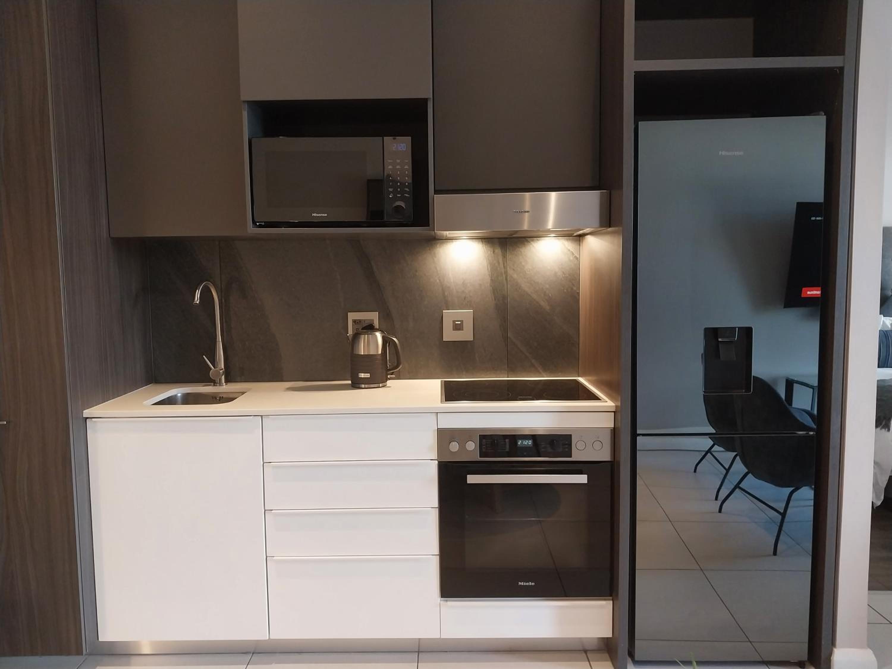 One-Bedroom Apartment with Balcony photo 3