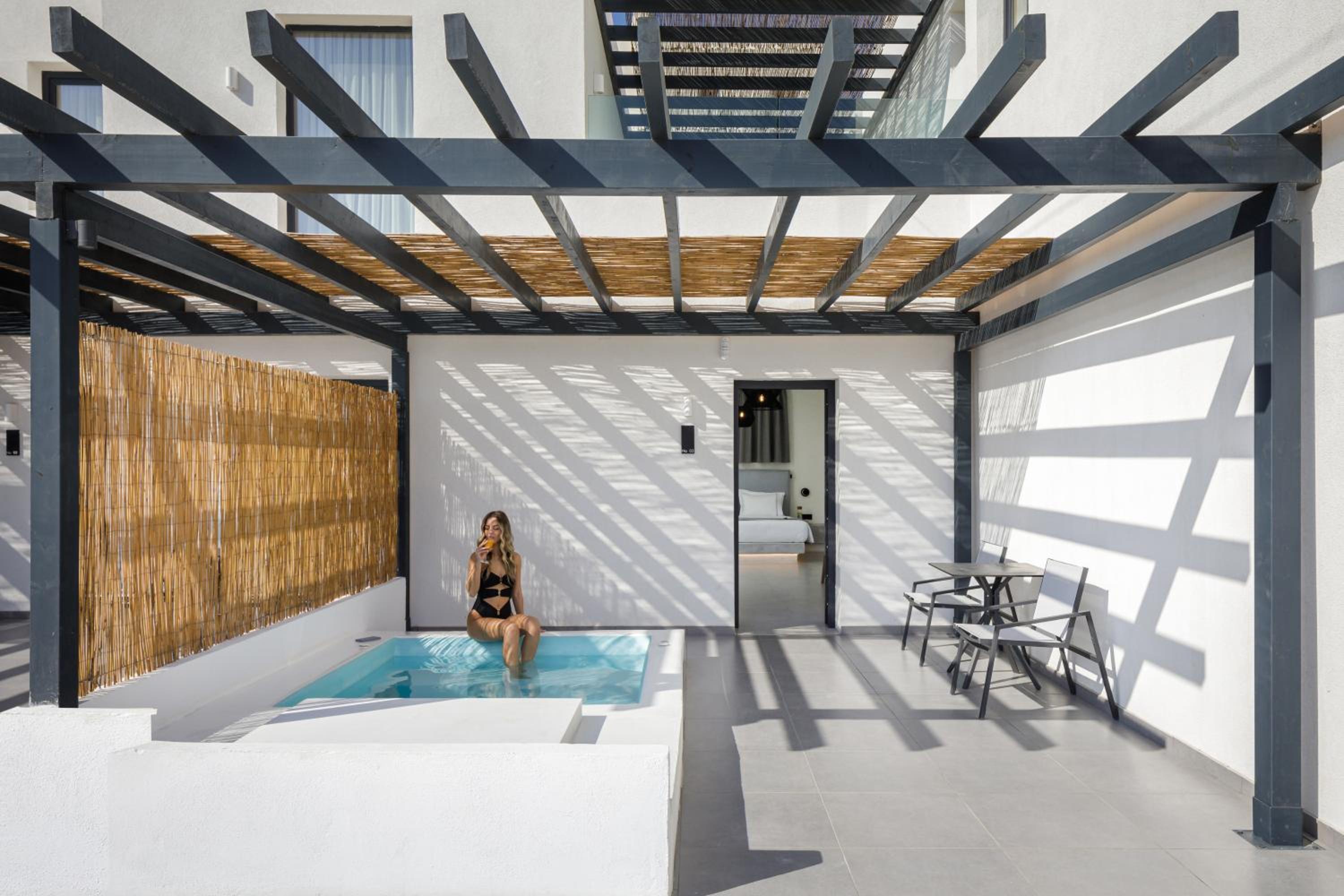 Elegant Suite with Outdoor Hot Tub