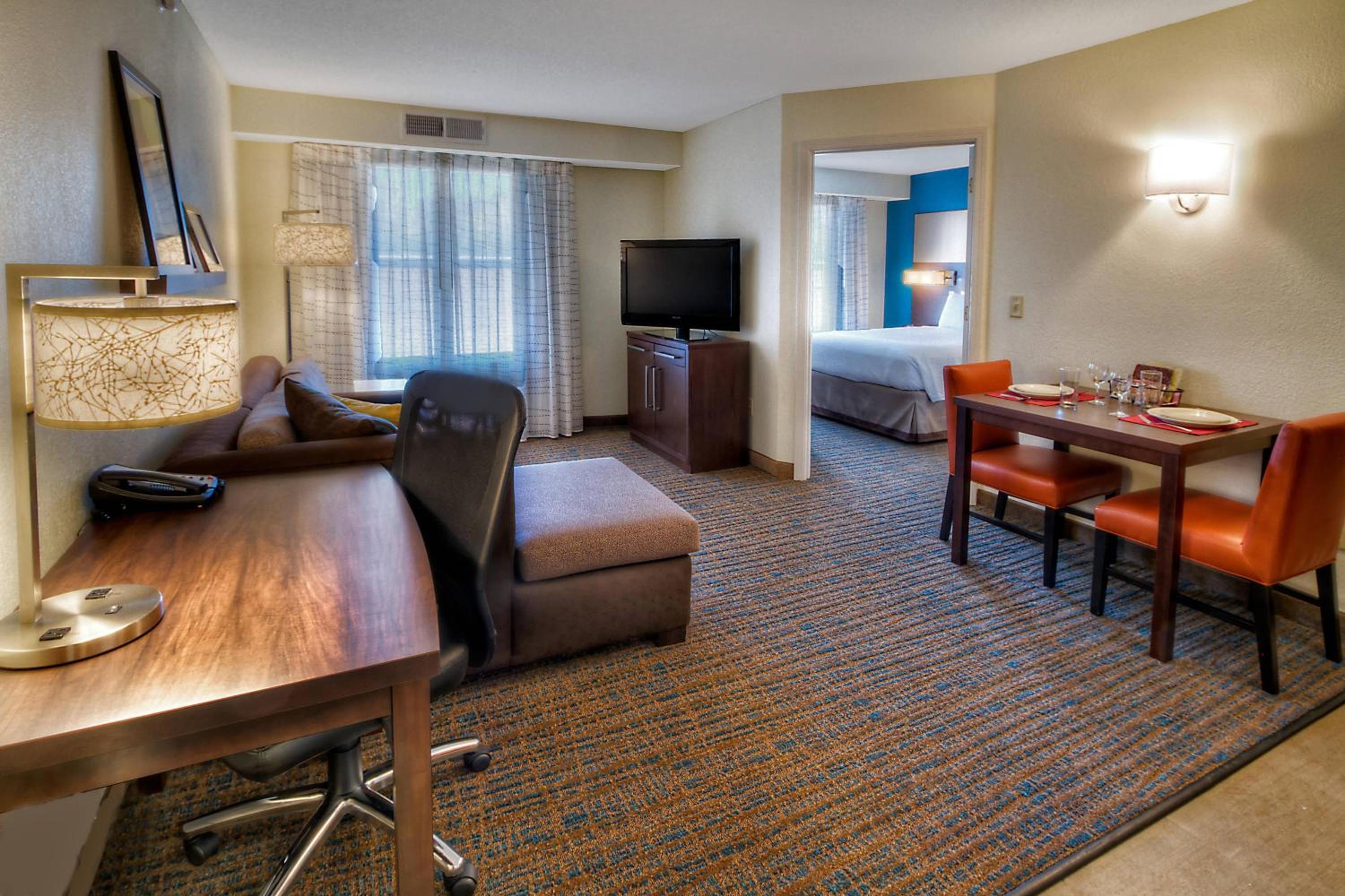 One-Bedroom Queen Suite with Sofa Bed and Adapted Tub - Mobility and Hearing Accessible photo 1