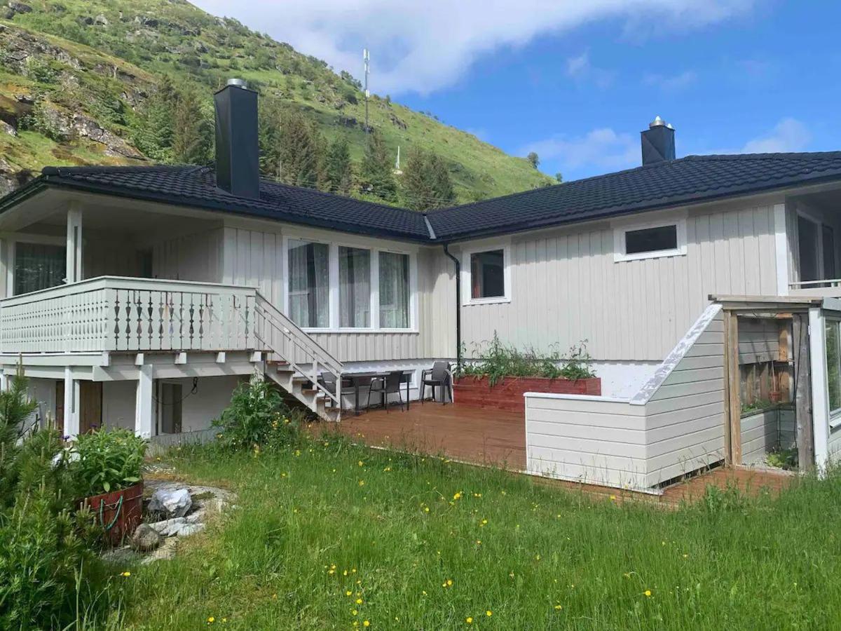 Six-Bedroom House photo 1