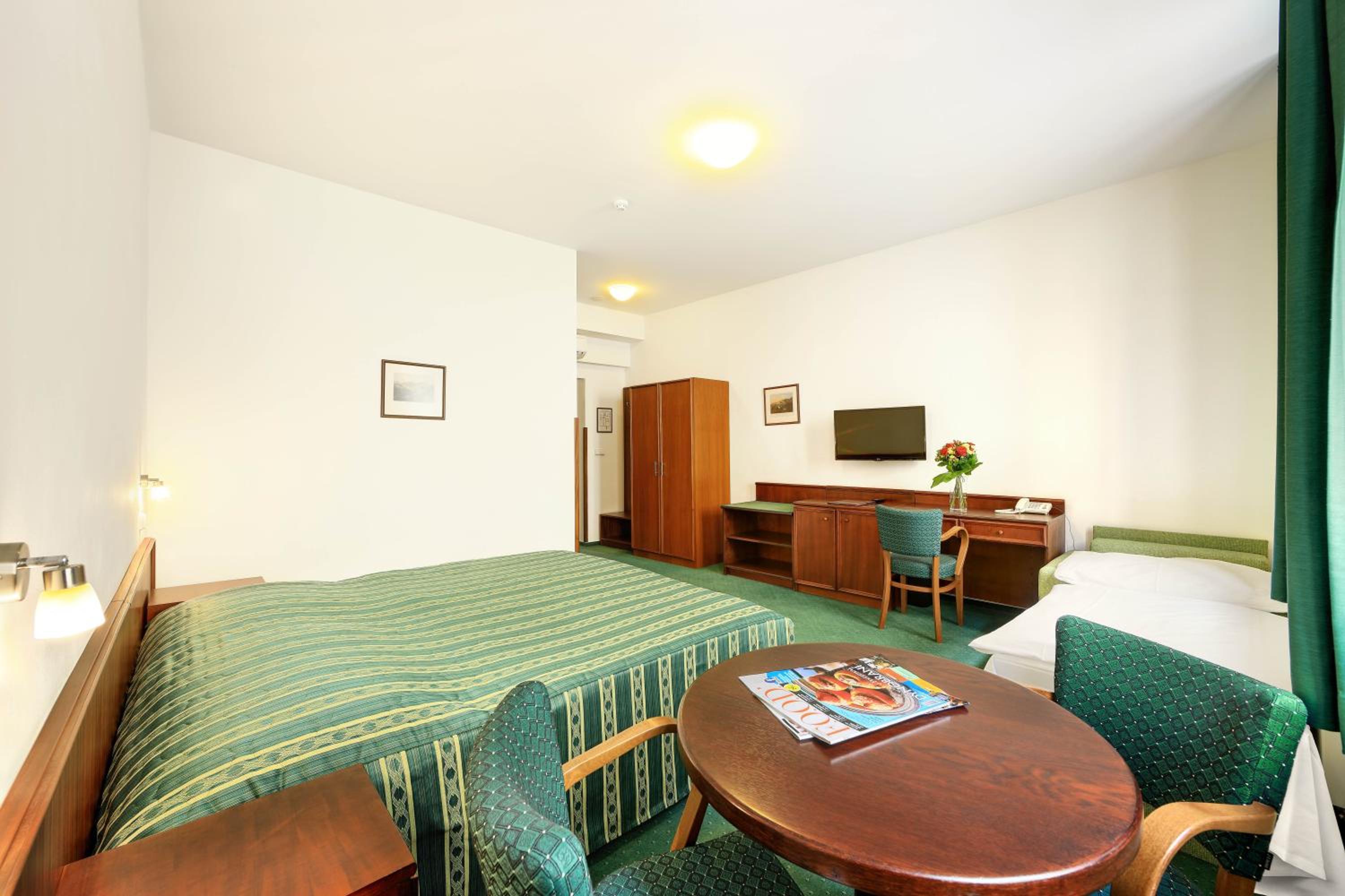 Triple Room with City View