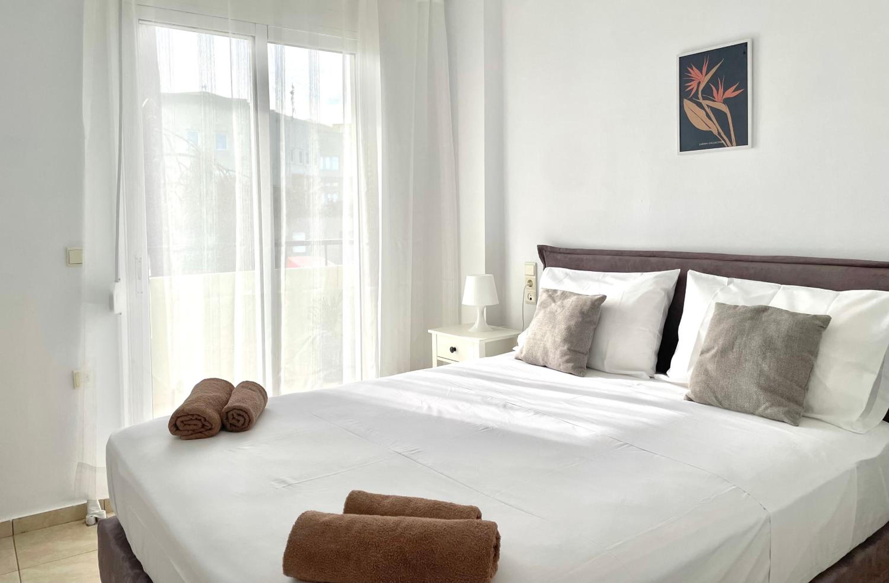 One-Bedroom Apartment with Balcony photo 1