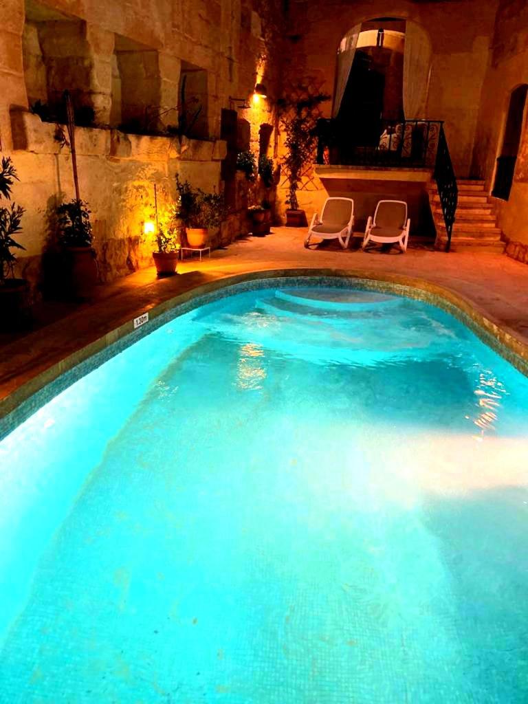 Deluxe Double Room with Shower - Photo 32