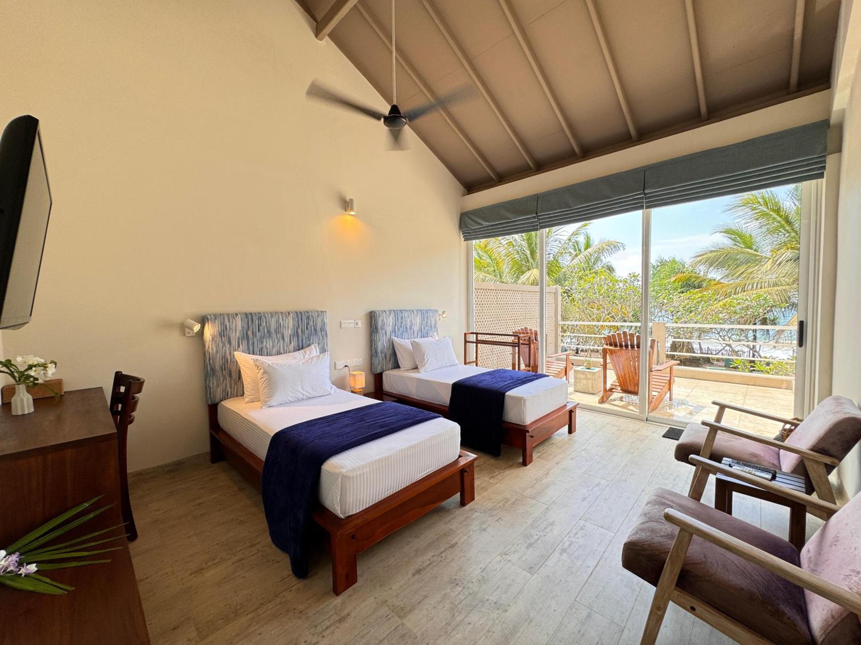 Standard Twin Room with Sea View photo 1