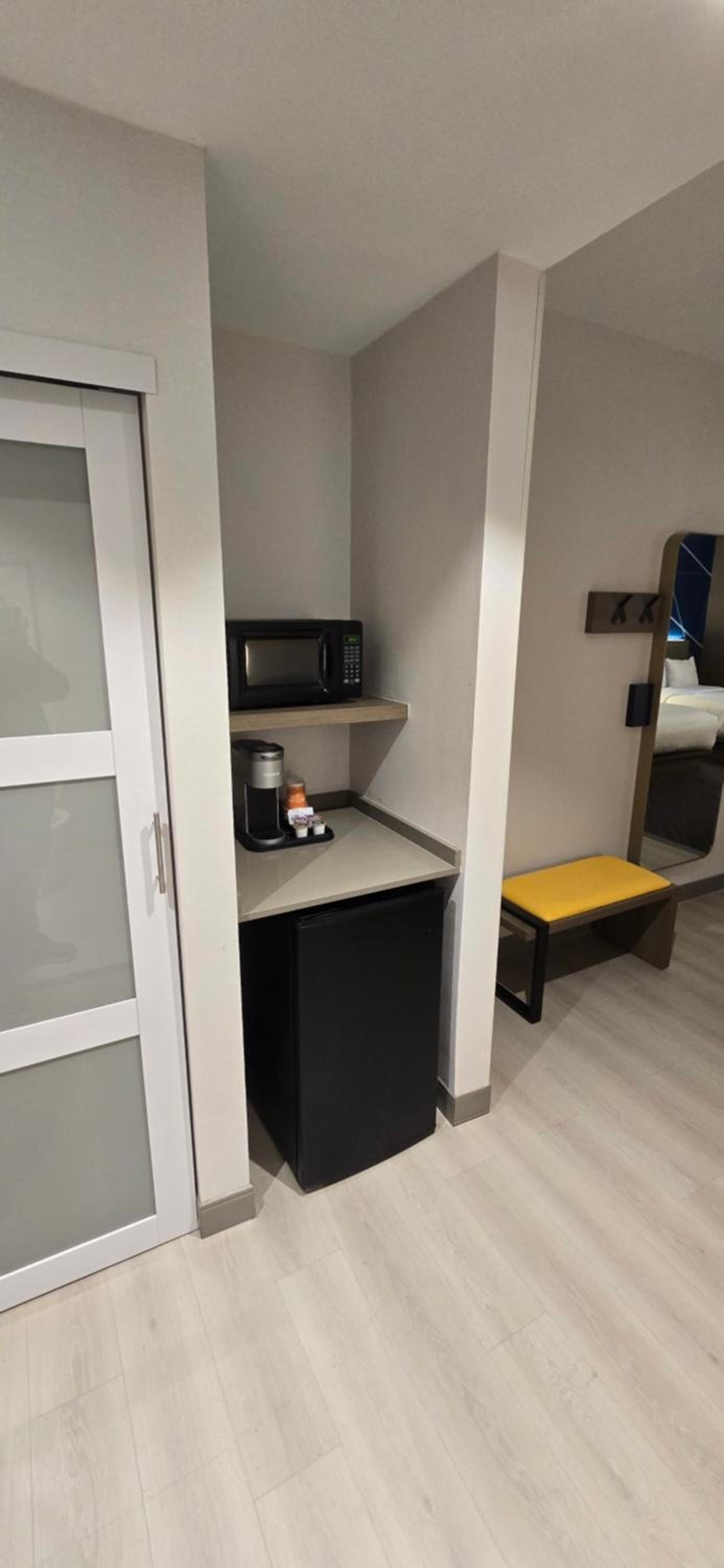 Queen Suite with Two Queen Beds - Accessible/Non-Smoking - Photo 4