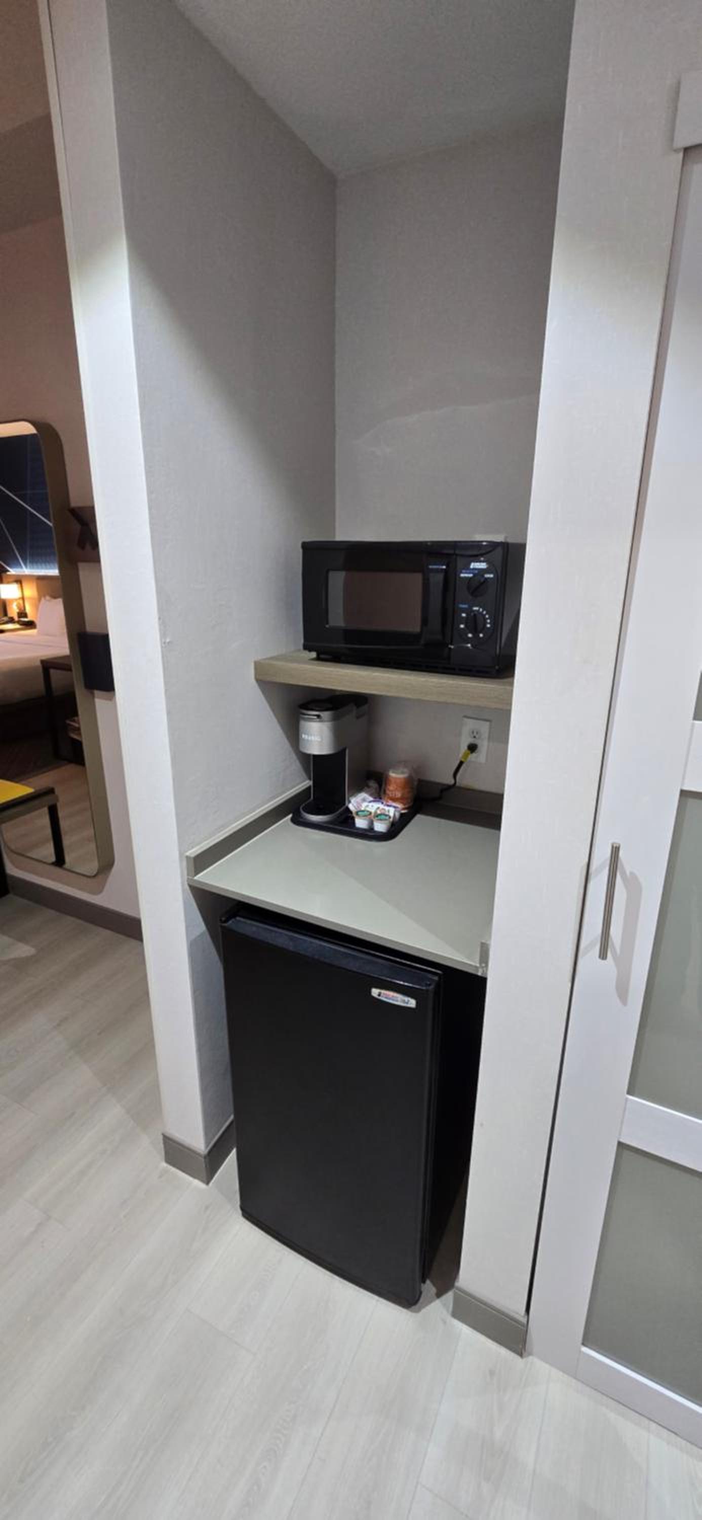 Queen Suite with Two Queen Beds - Accessible/Non-Smoking - Photo 5