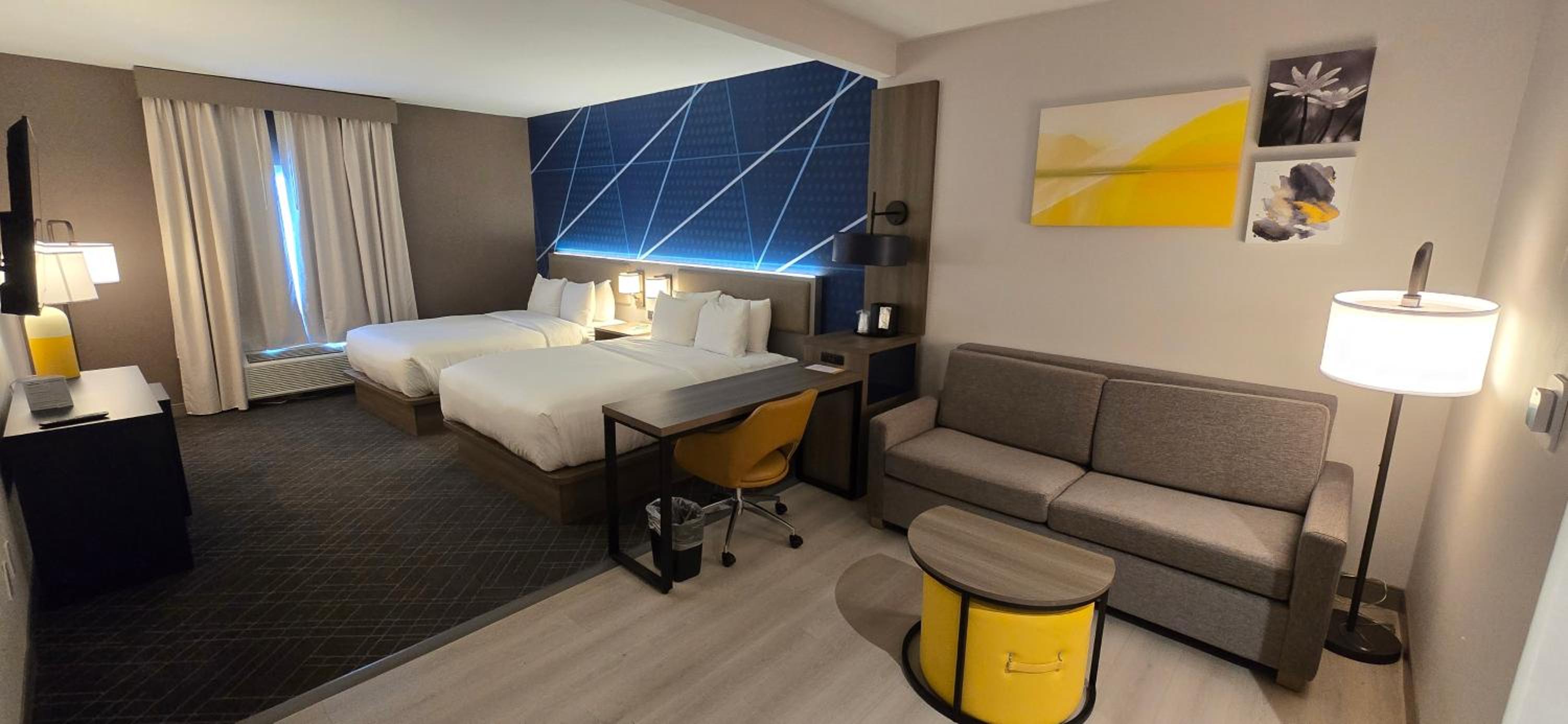 Queen Suite with Two Queen Beds - Accessible/Non-Smoking - Photo 2