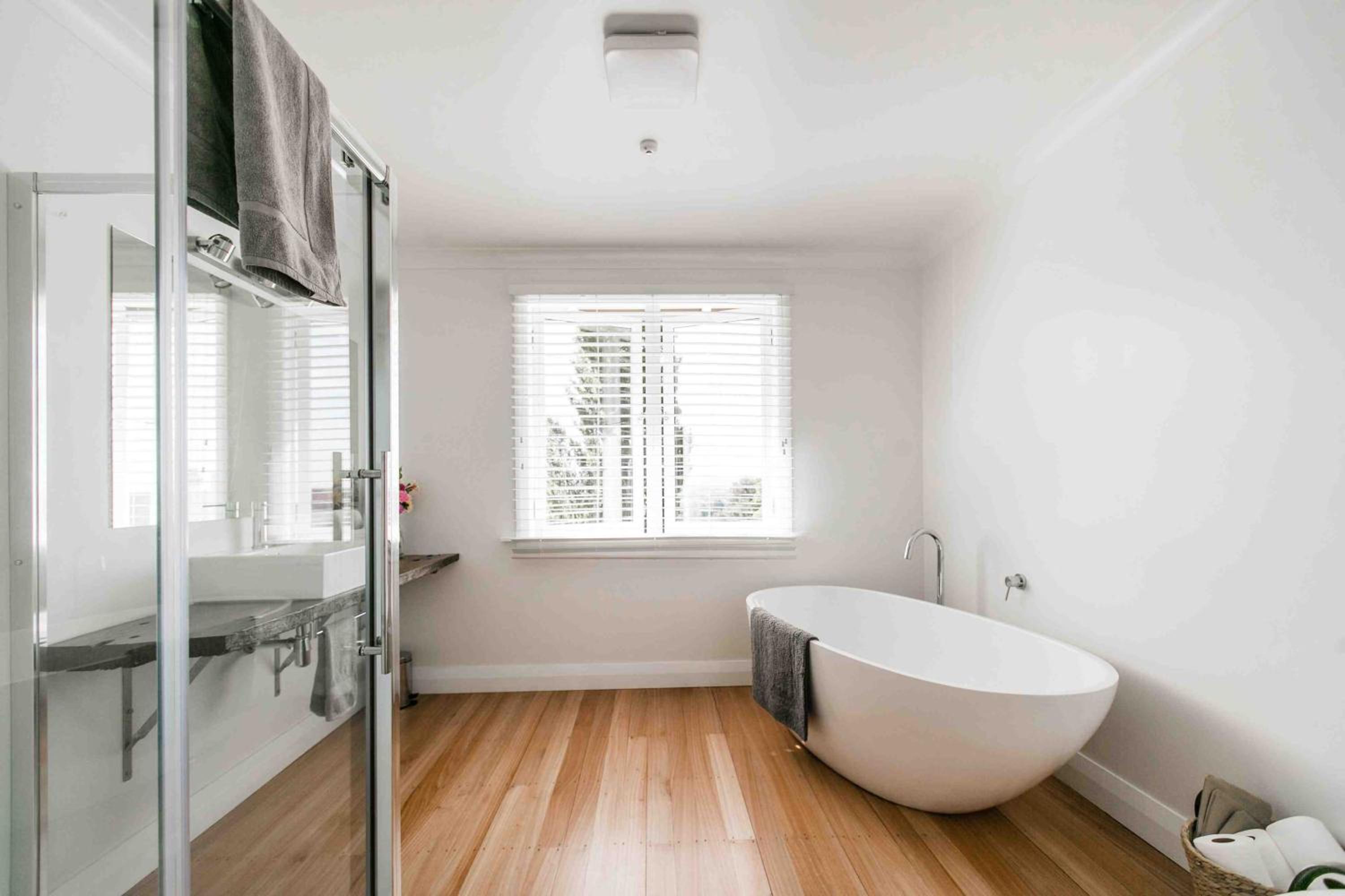Single Room with Shared Bathroom photo 2