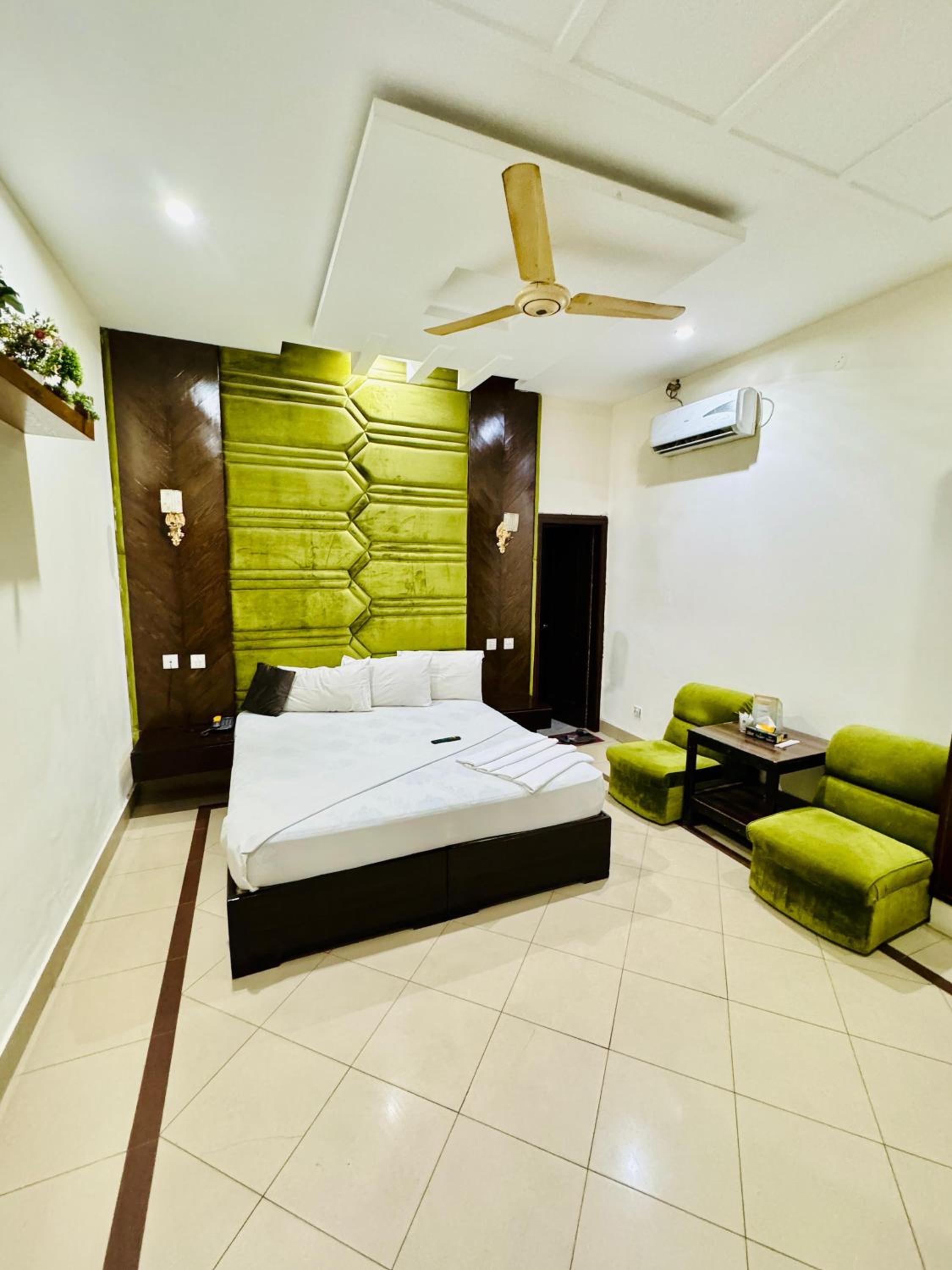 Deluxe King Room