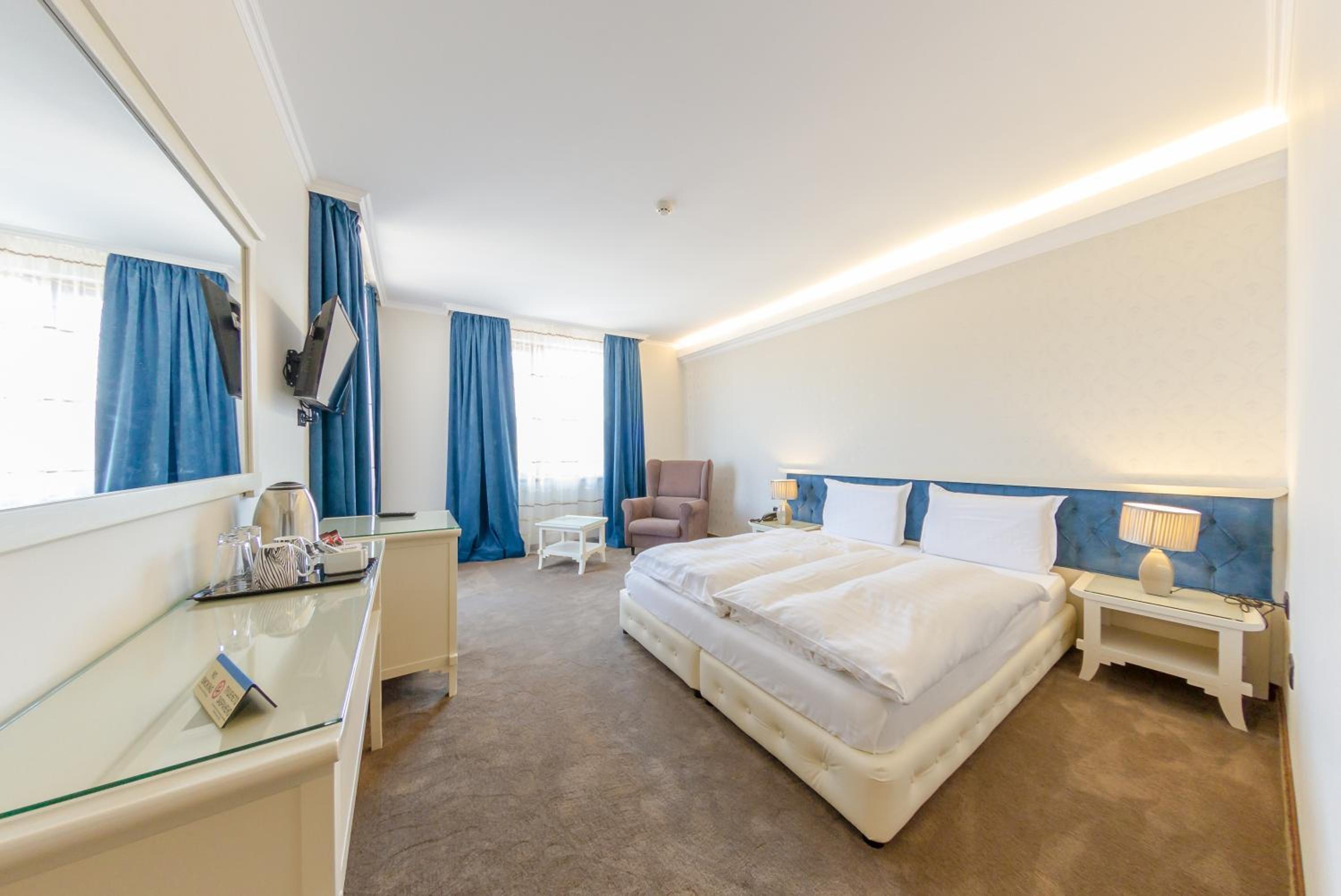 Double or Twin Room with Tsarevets View photo 2