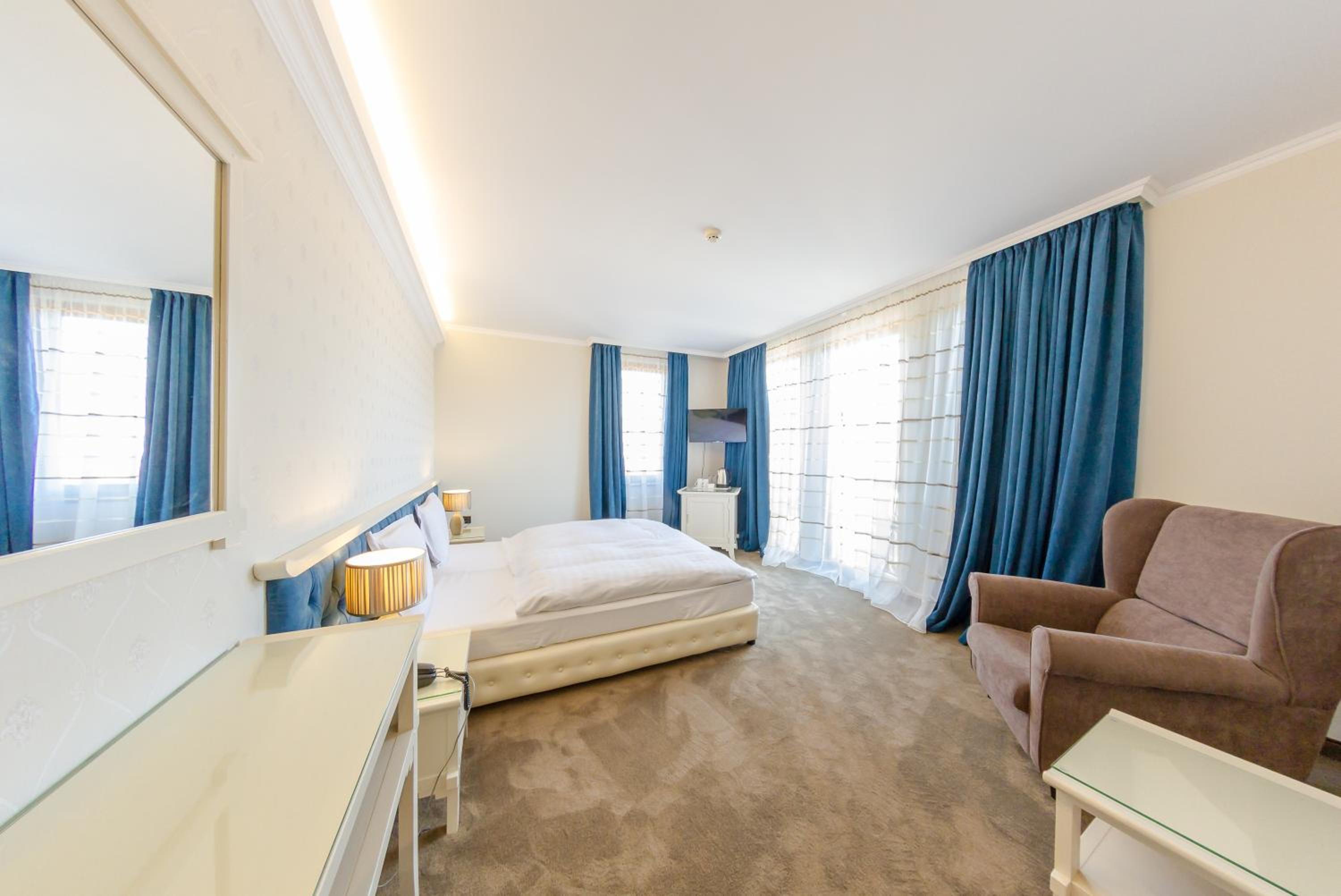 Double or Twin Room with Tsarevets View photo 3