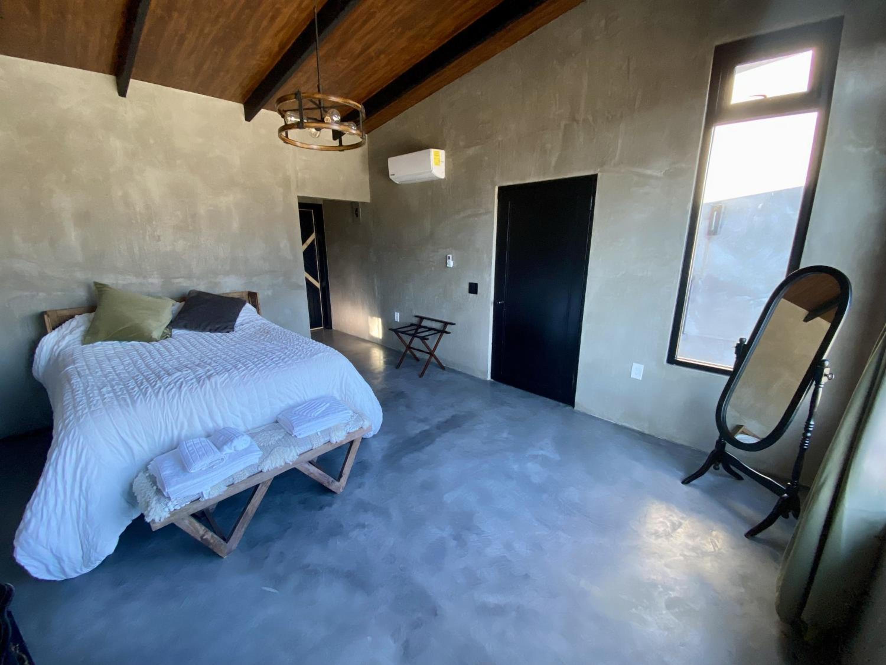 Two-Bedroom House - Photo 15