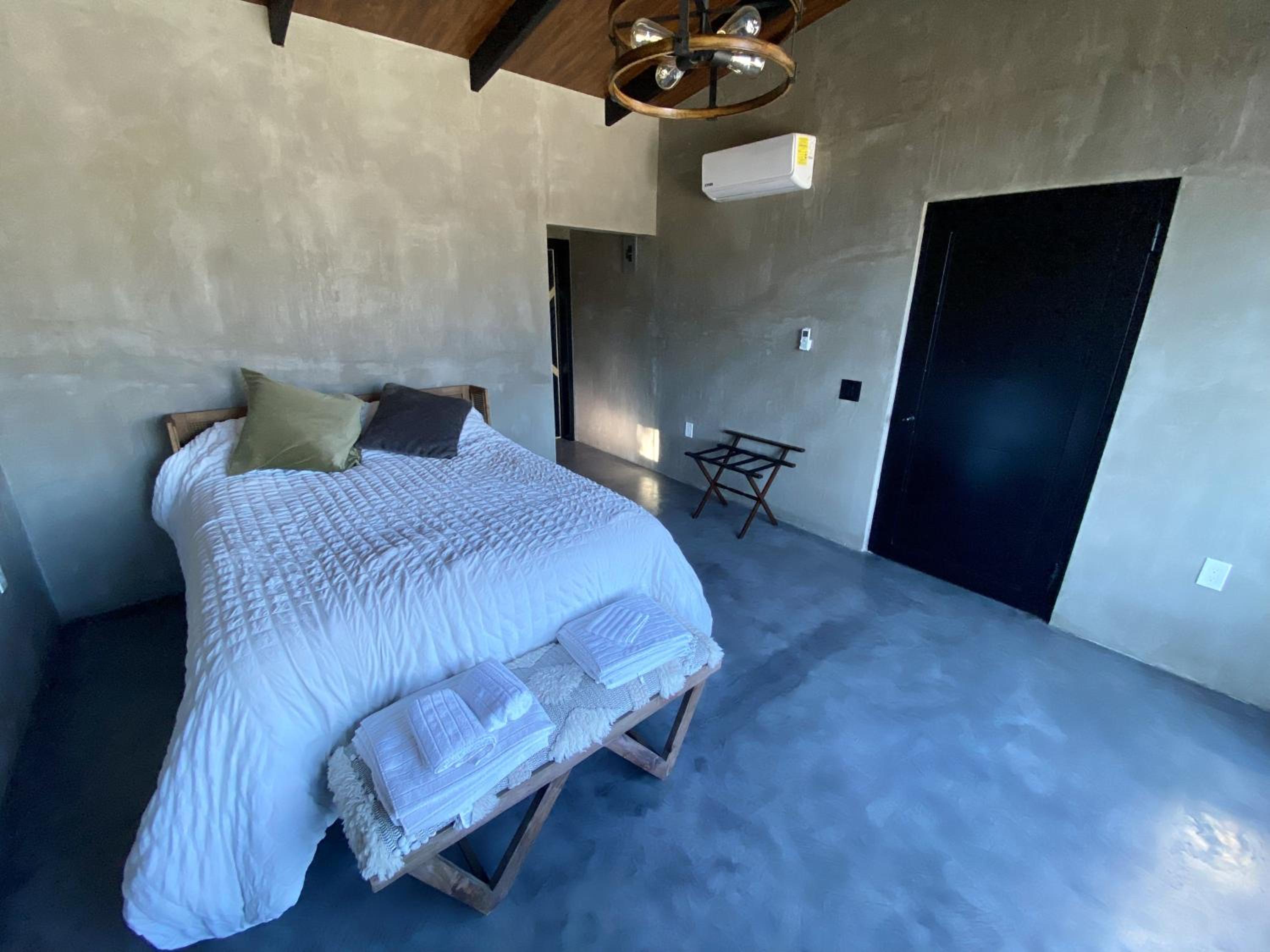 Two-Bedroom House - Photo 5