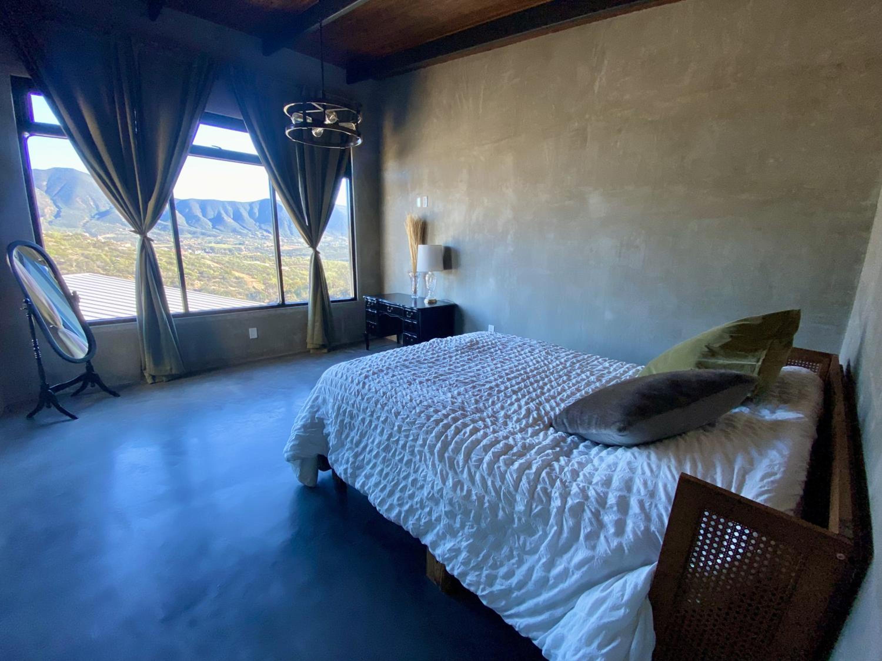 Two-Bedroom House - Photo 18