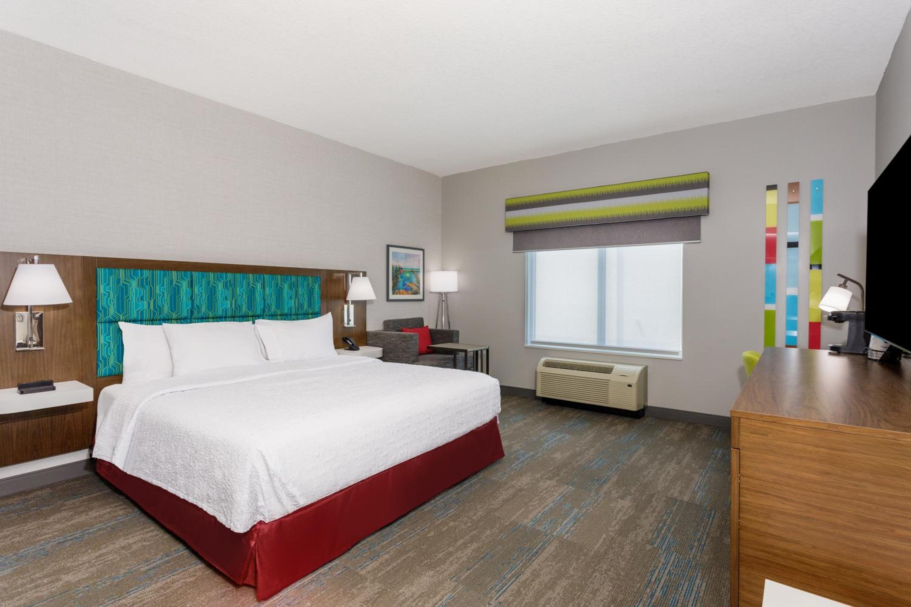 King Room with Bath Tub - Mobility and Hearing Access