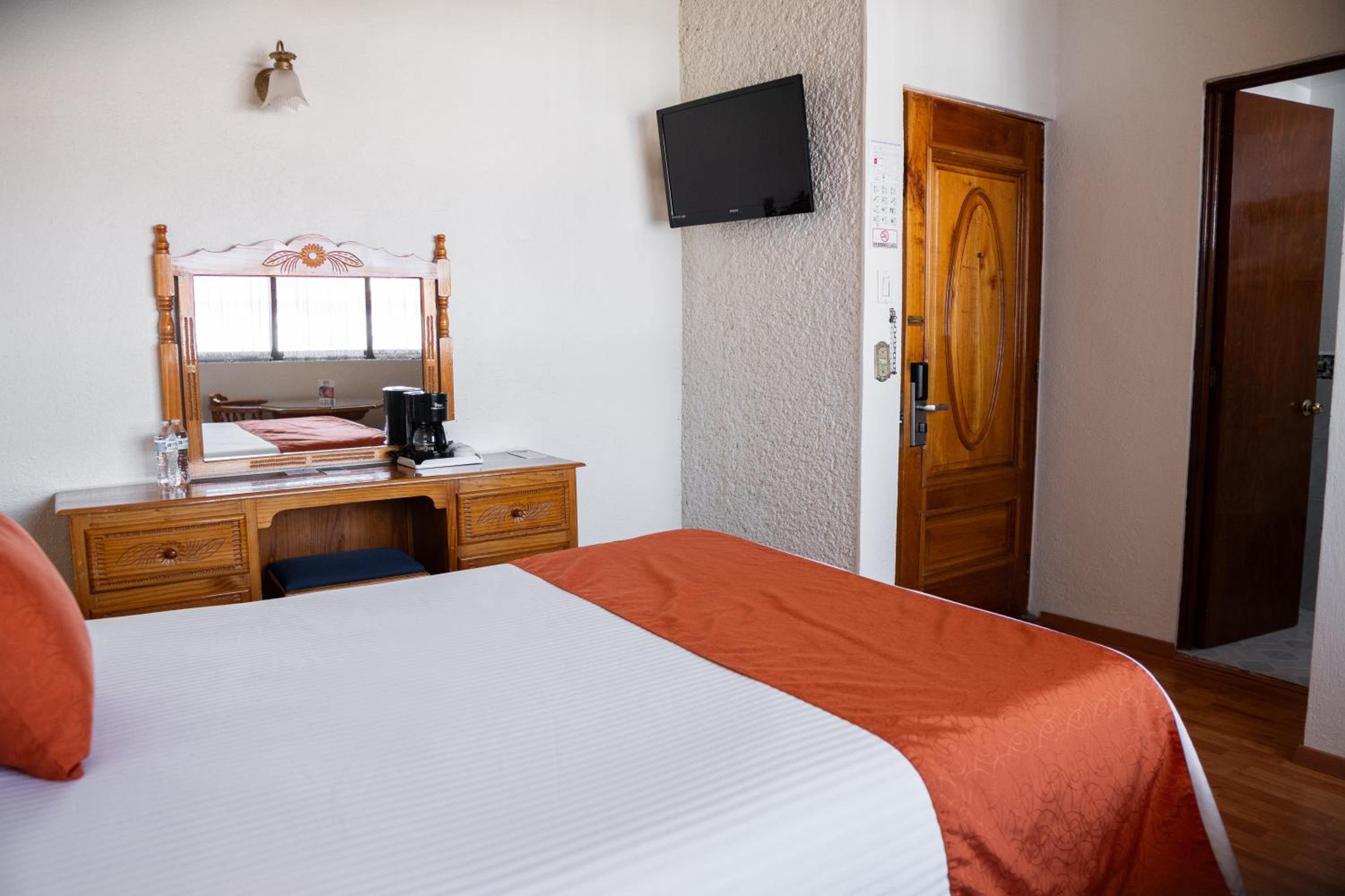 Double Room - Non-Smoking  photo 3