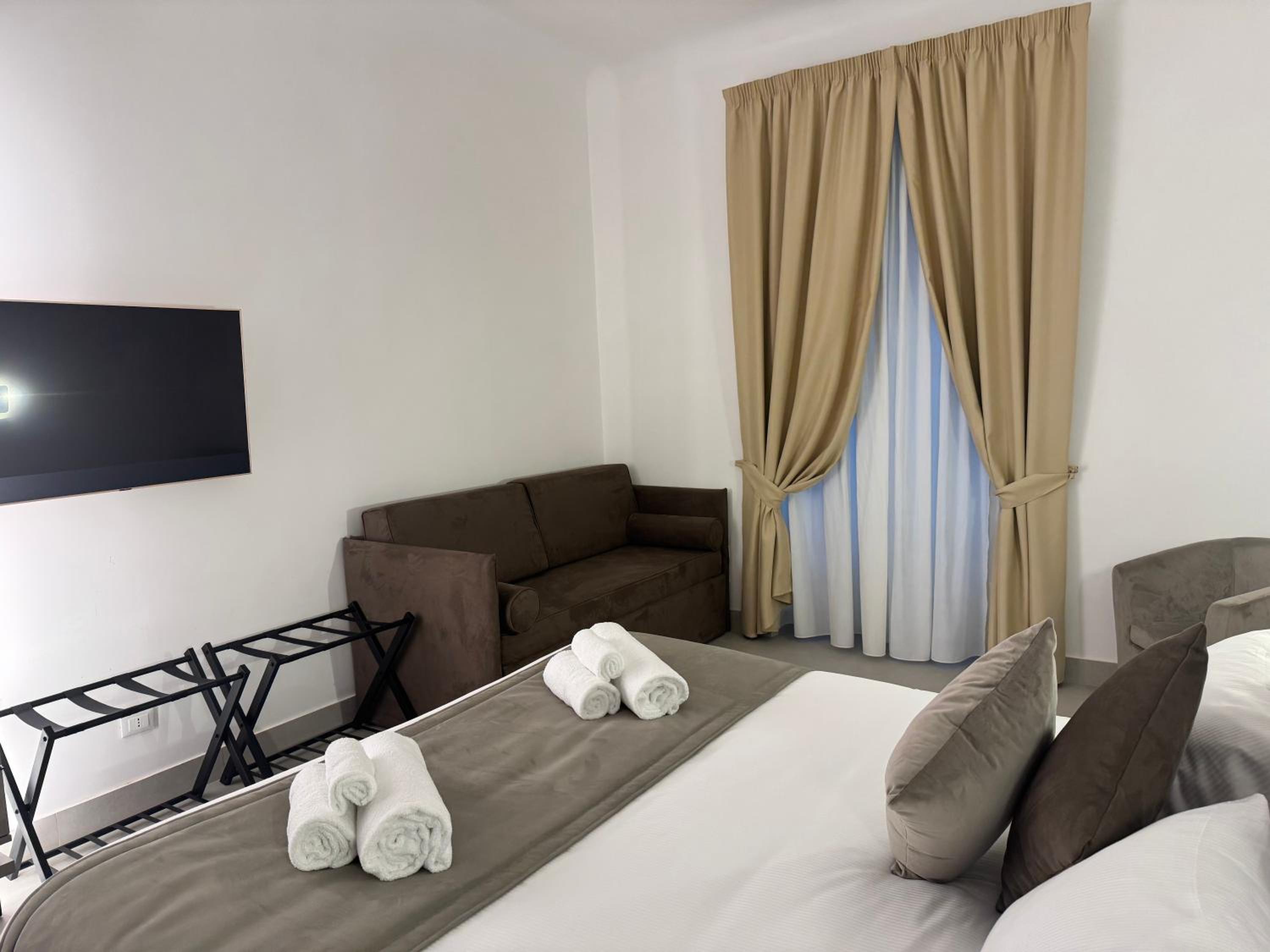 Deluxe King Room photo 3