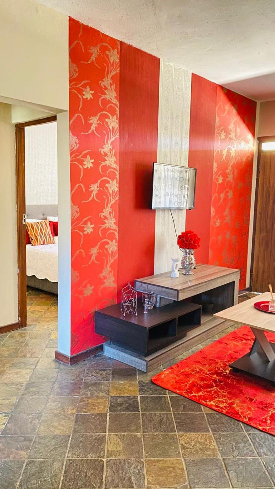 Queen Room photo 1