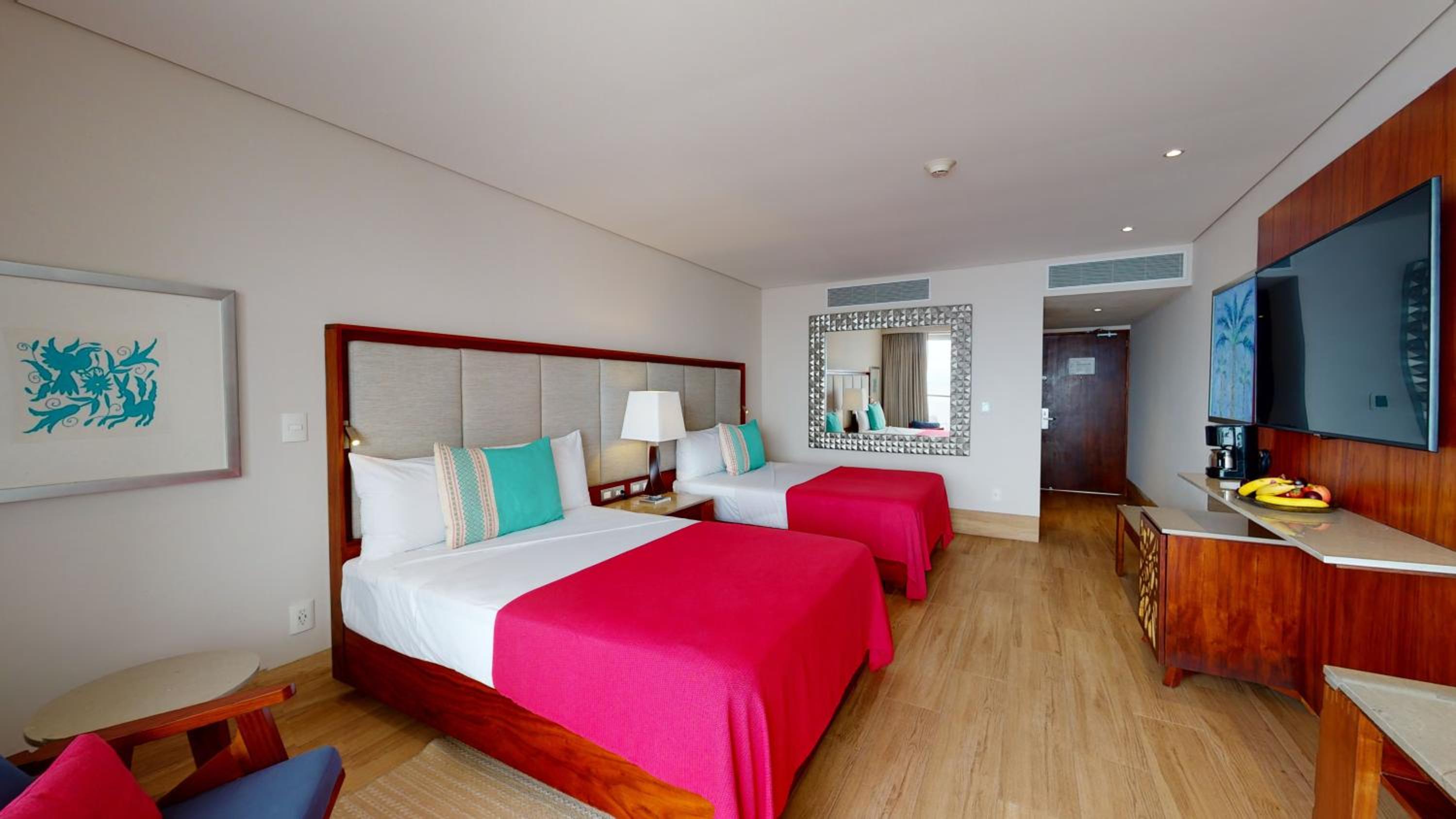 Deluxe Room thumbnail 5