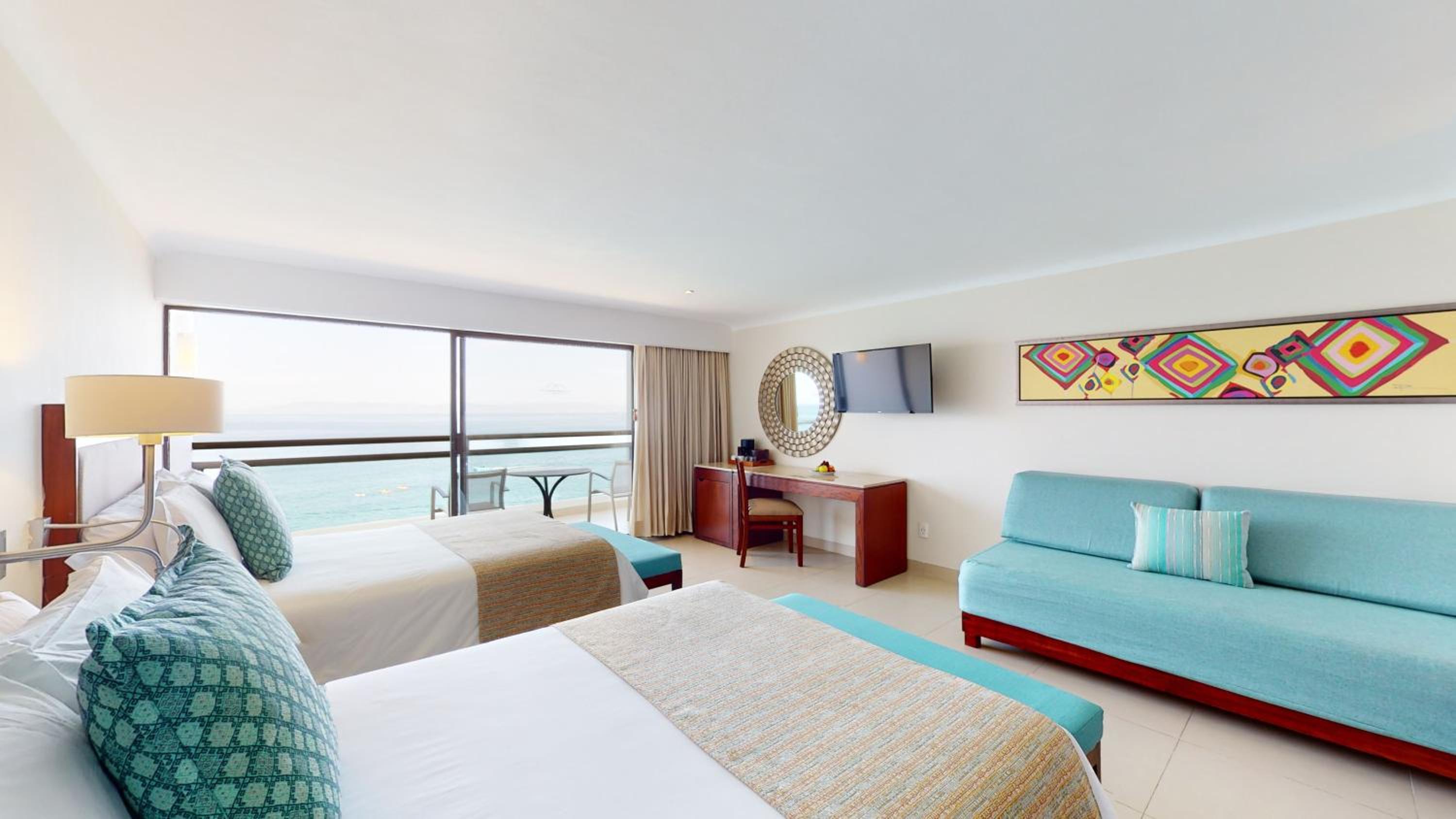 Family Room with Sea View - Smart Group Value