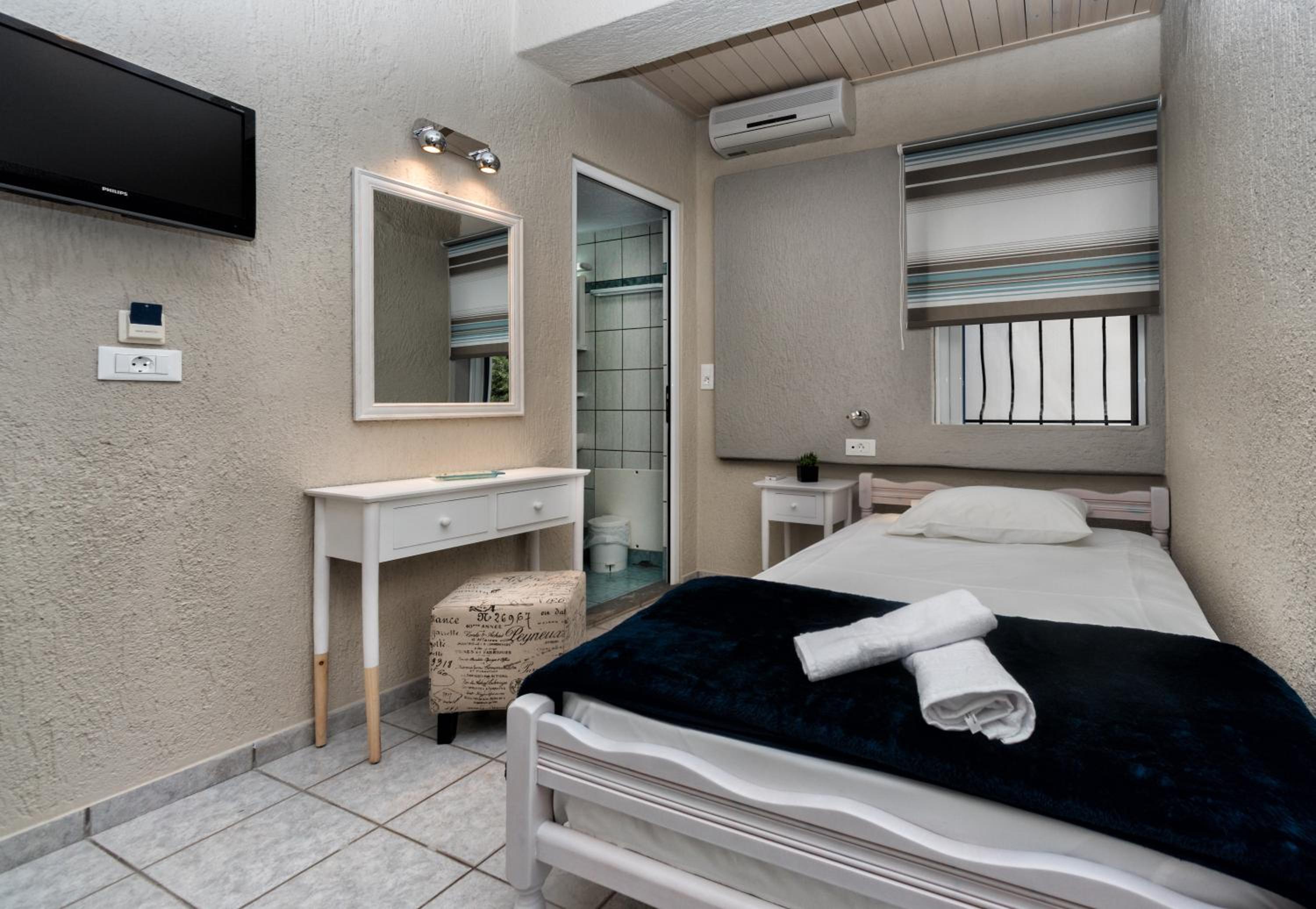 Single Room photo 2