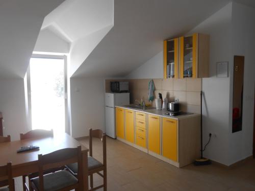One-Bedroom Apartment (5 Adults) photo 2