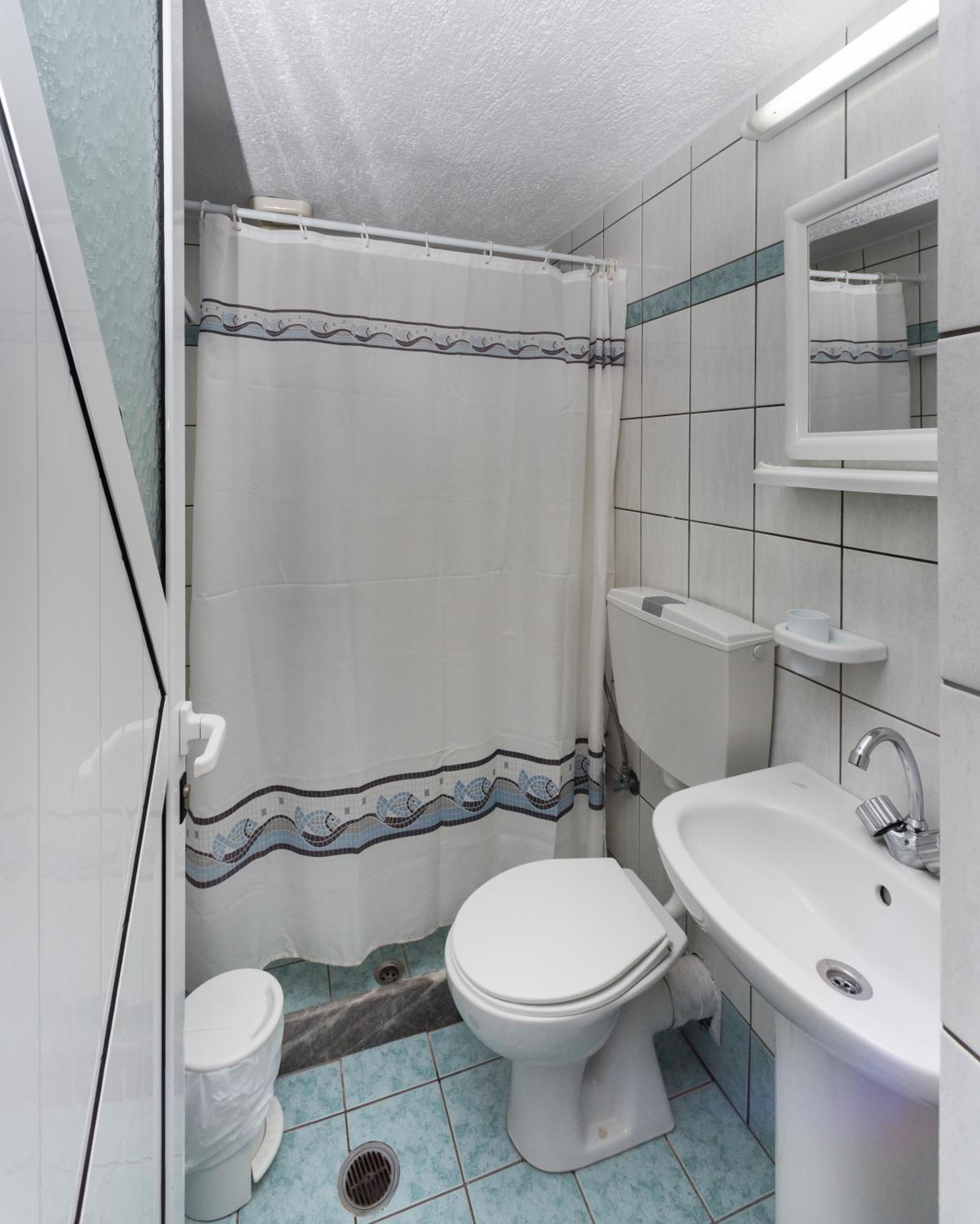 Double or Twin Room - Photo 10