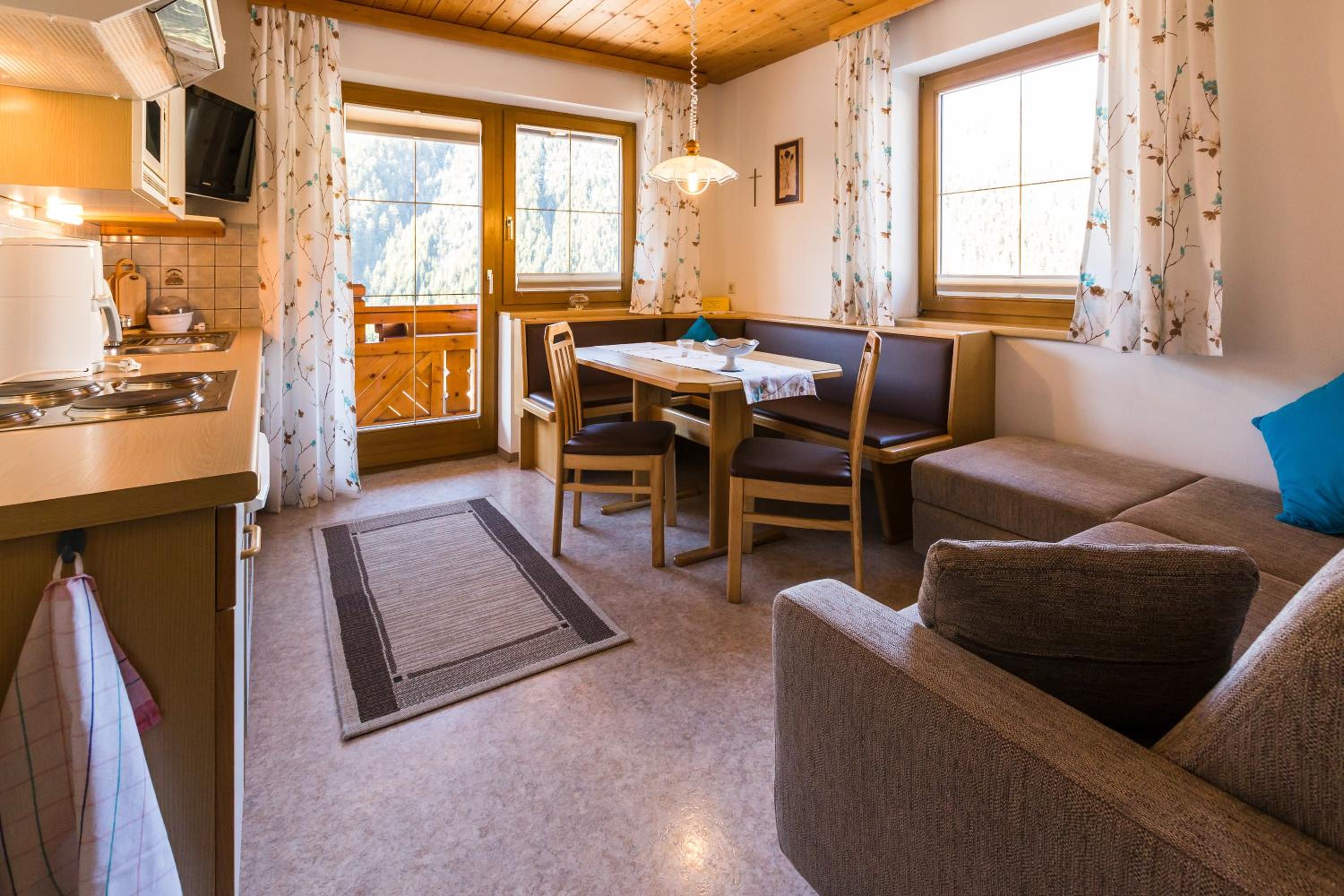 Two-Bedroom Apartment (2-4 Adults) with Balcony photo 3