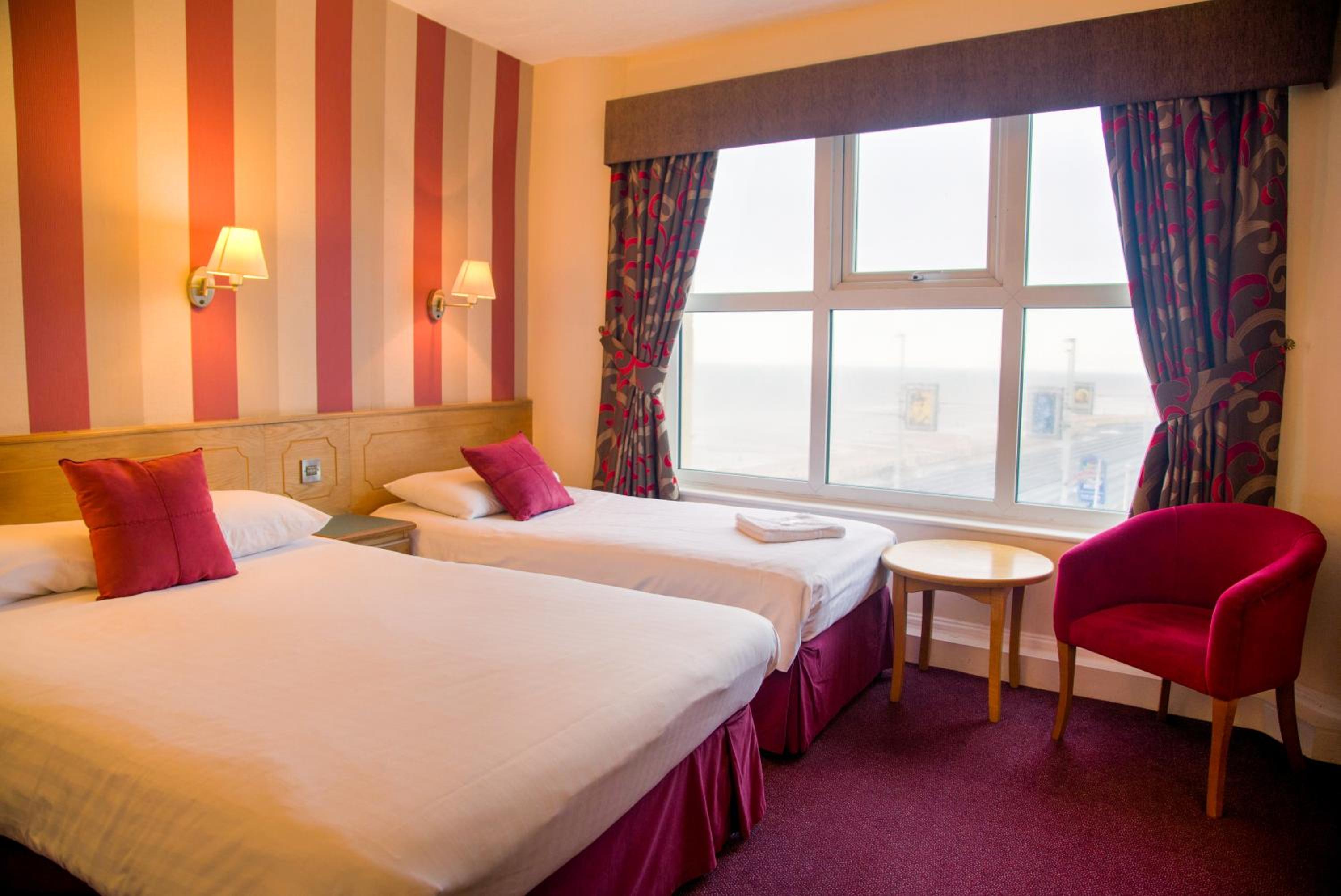 Double Room with Side View photo 2