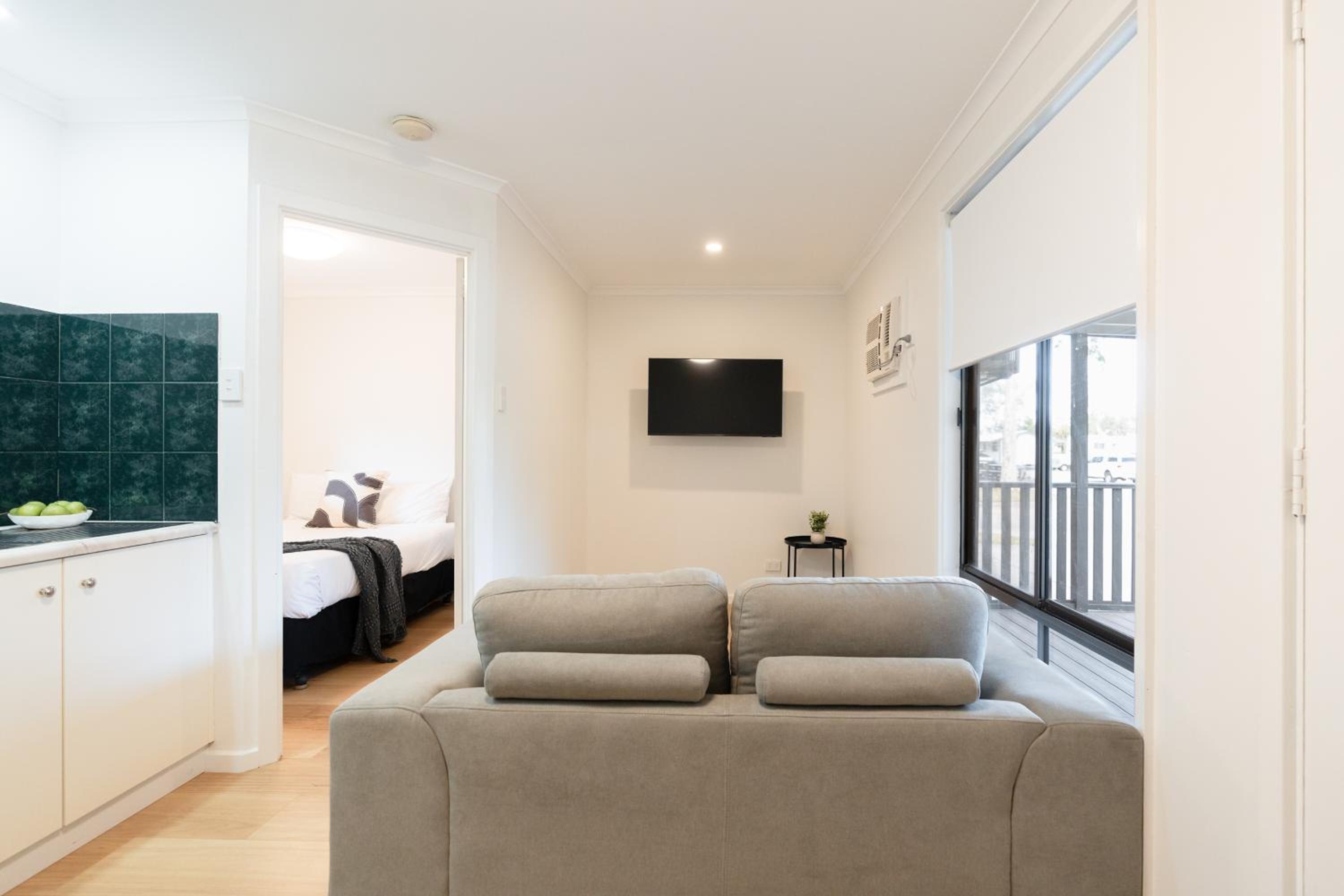 Queen Room with Balcony - Photo 5