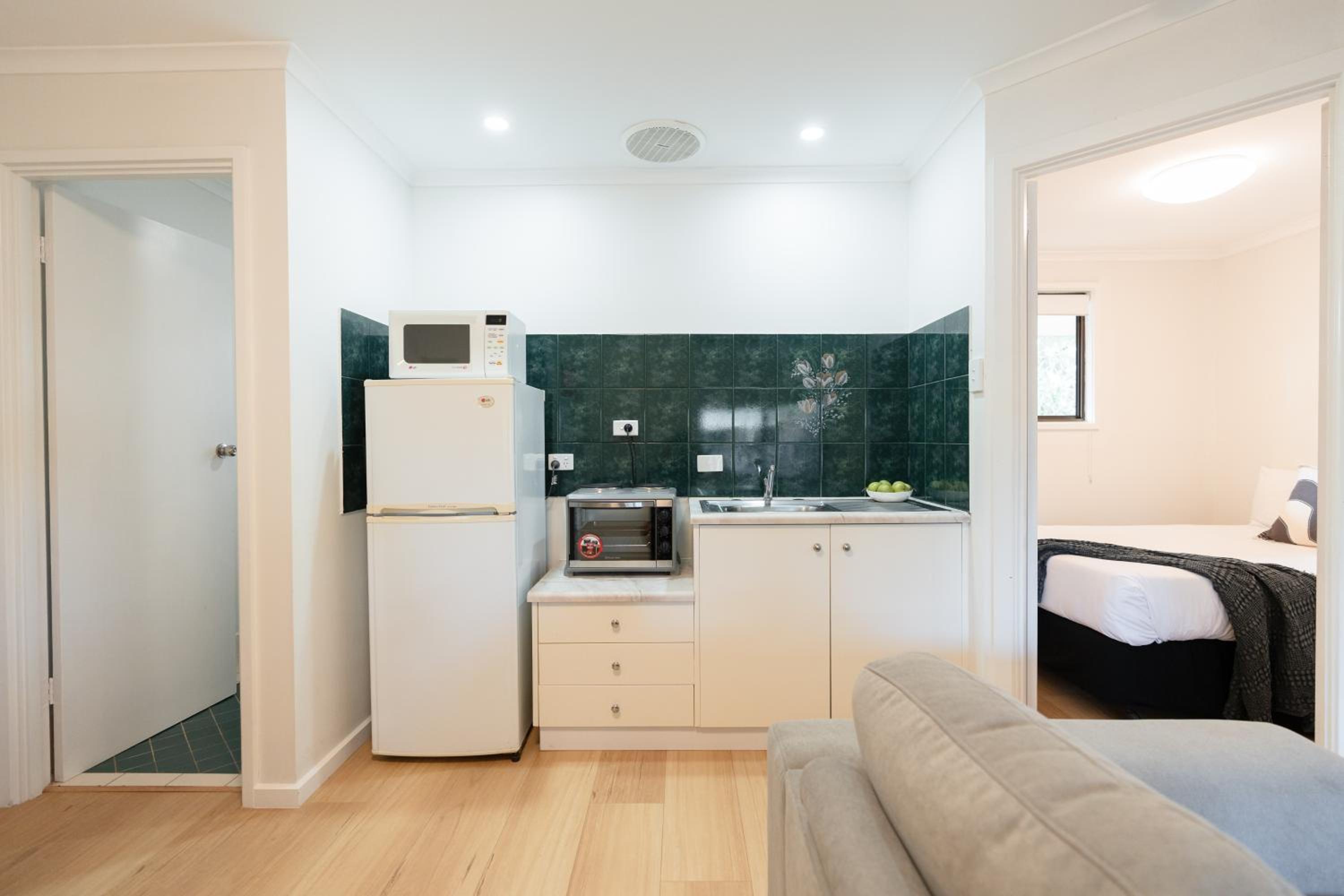 Queen Room with Balcony - Photo 6