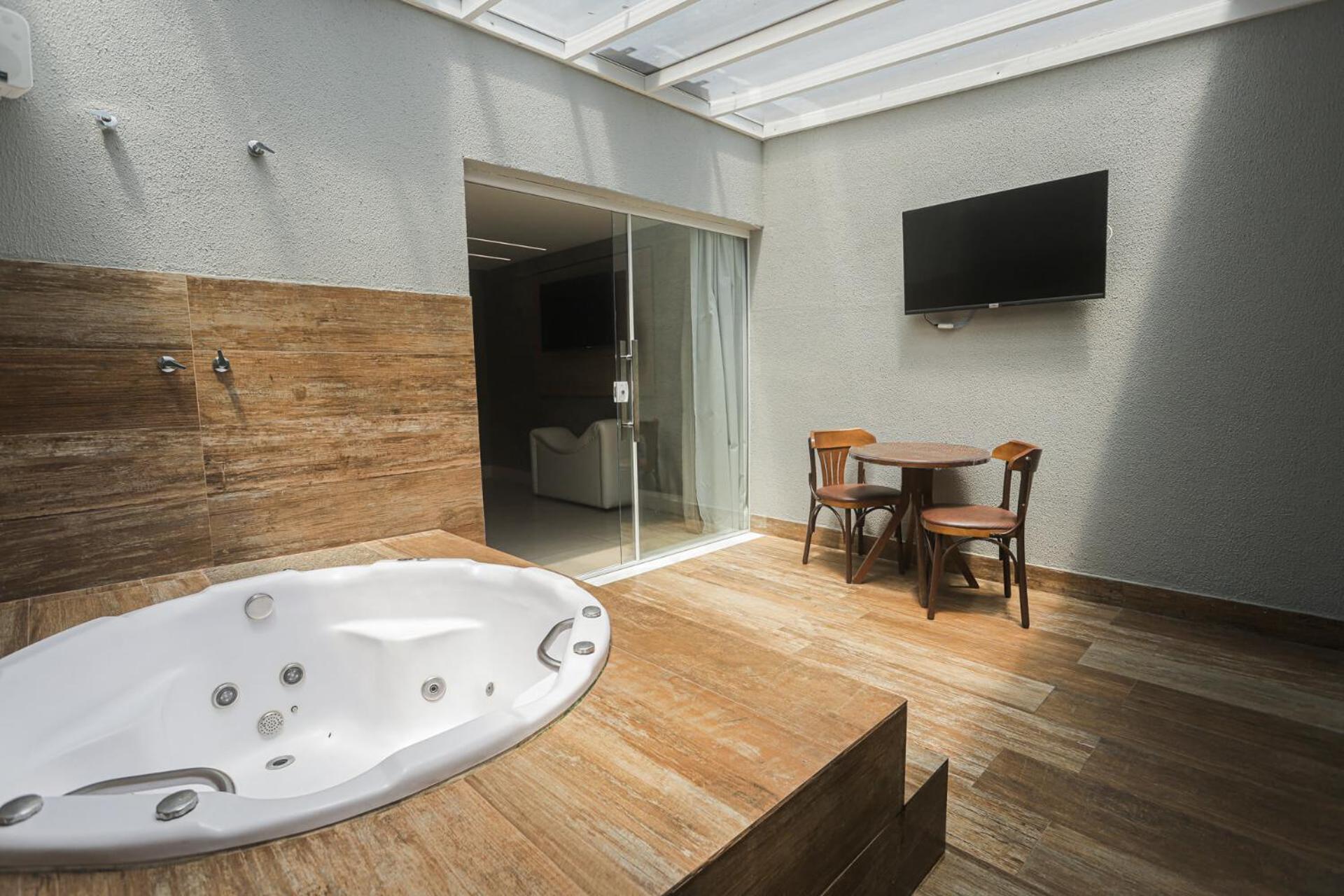 Suite with Hot Tub