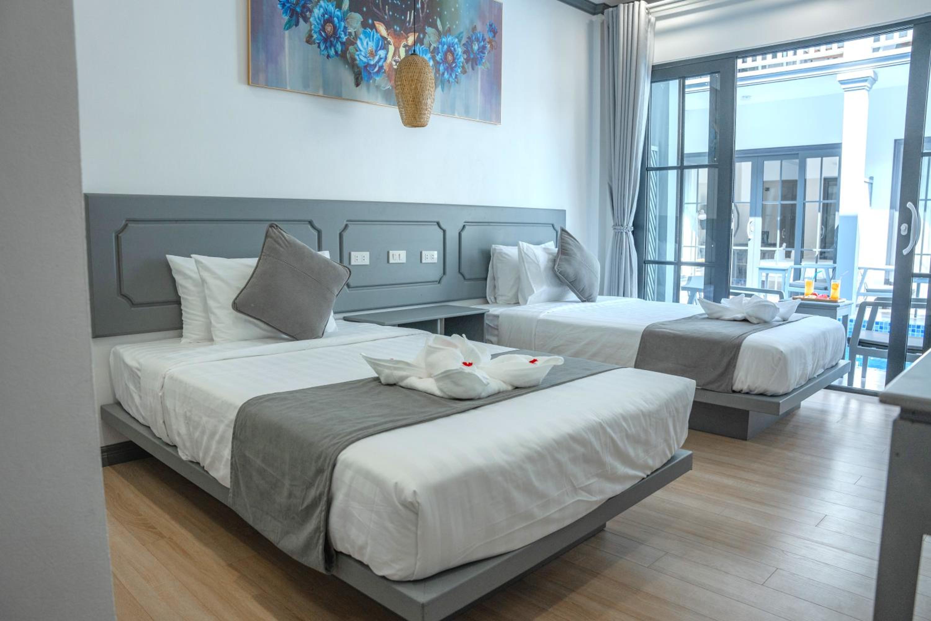 Twin Room with Pool View