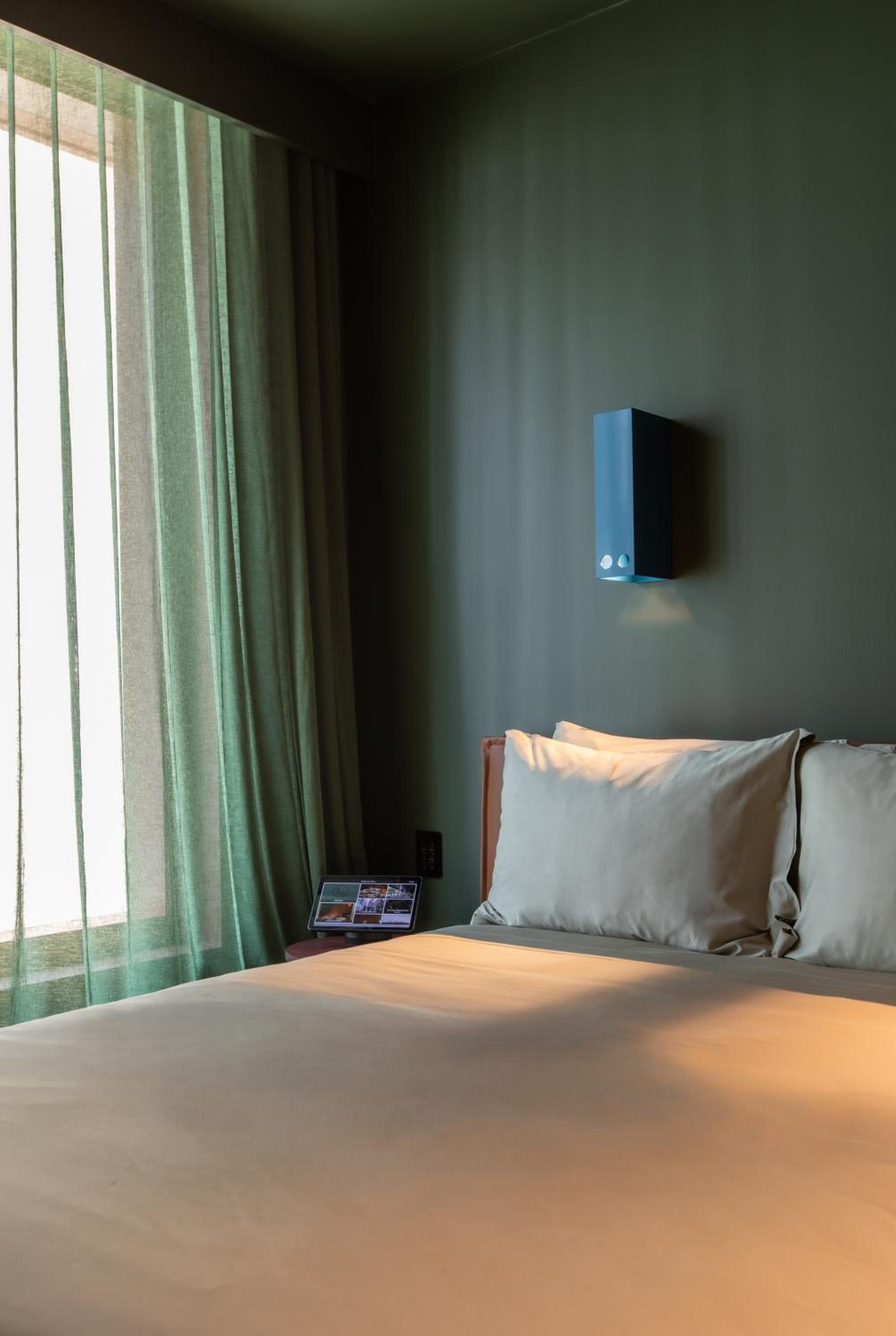 Standard Room thumbnail 5
