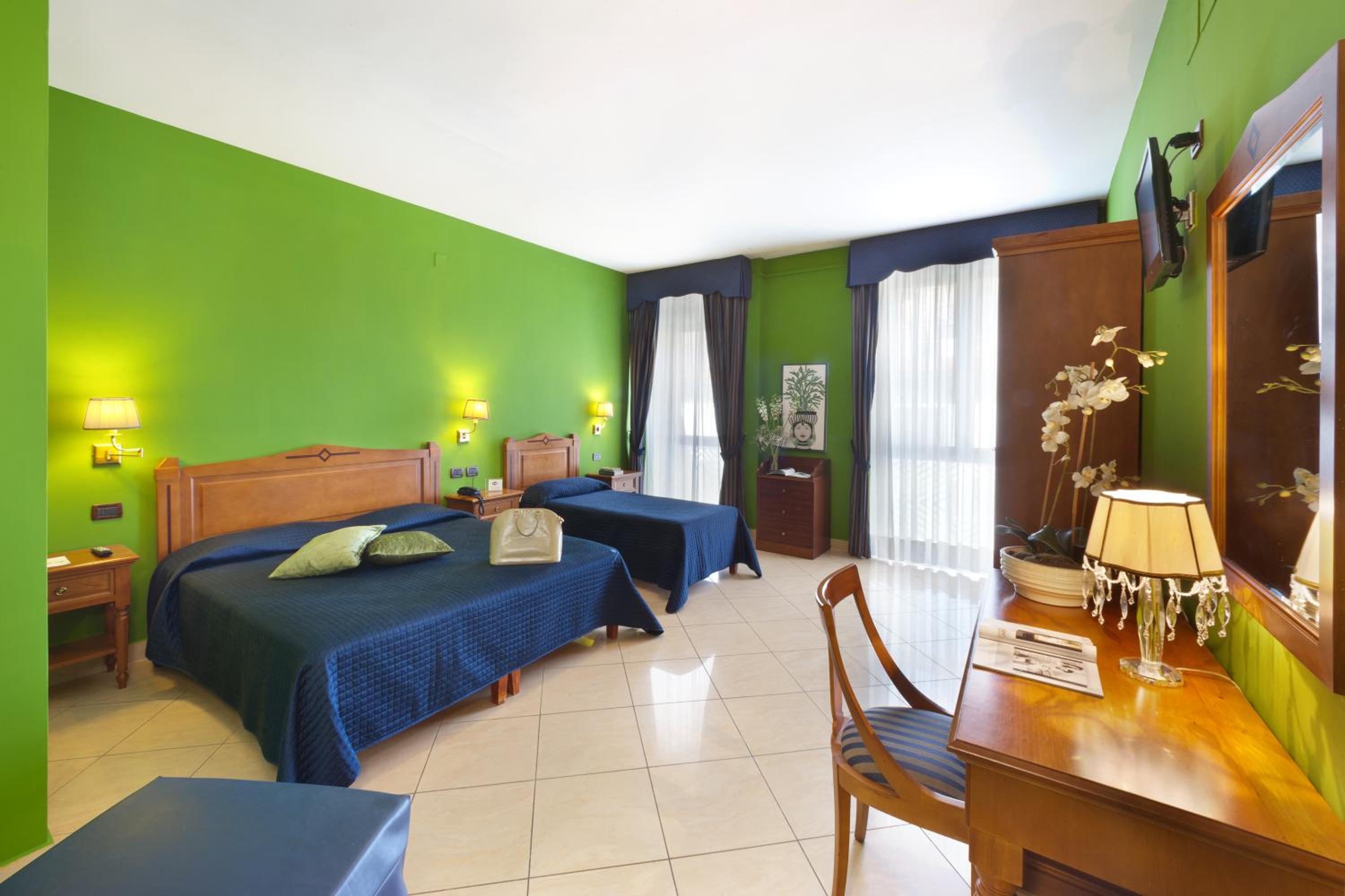 Triple Room - Photo 1
