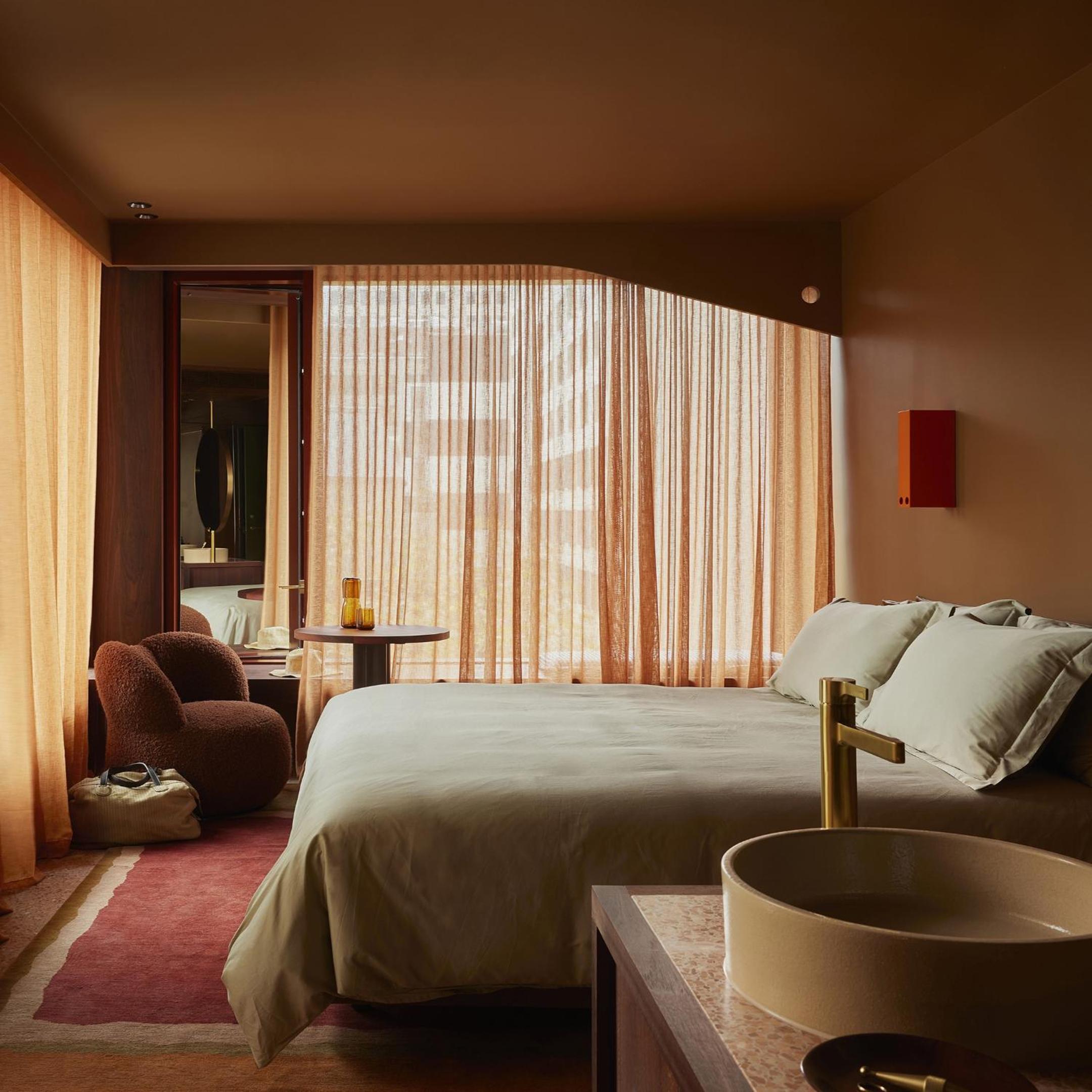 Urban Room with Bathtub thumbnail 6