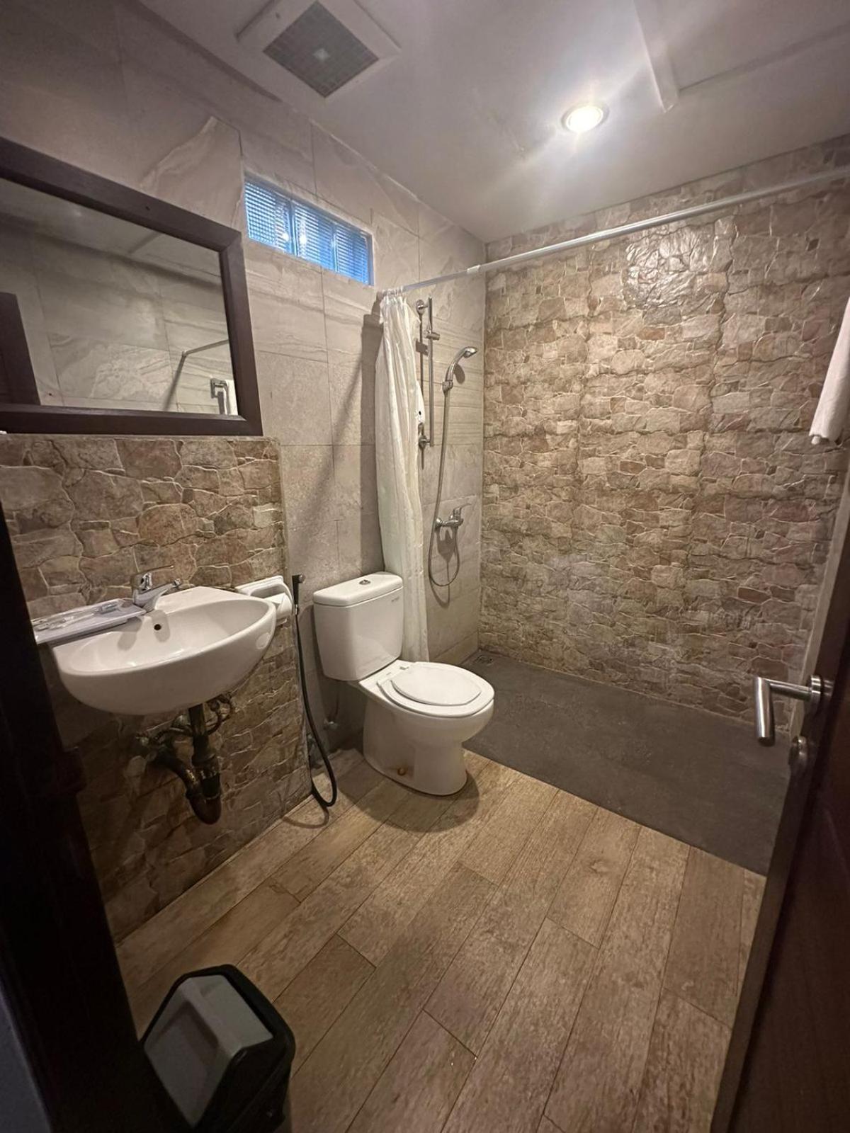 Deluxe Double or Twin Room with Pool Access photo 2
