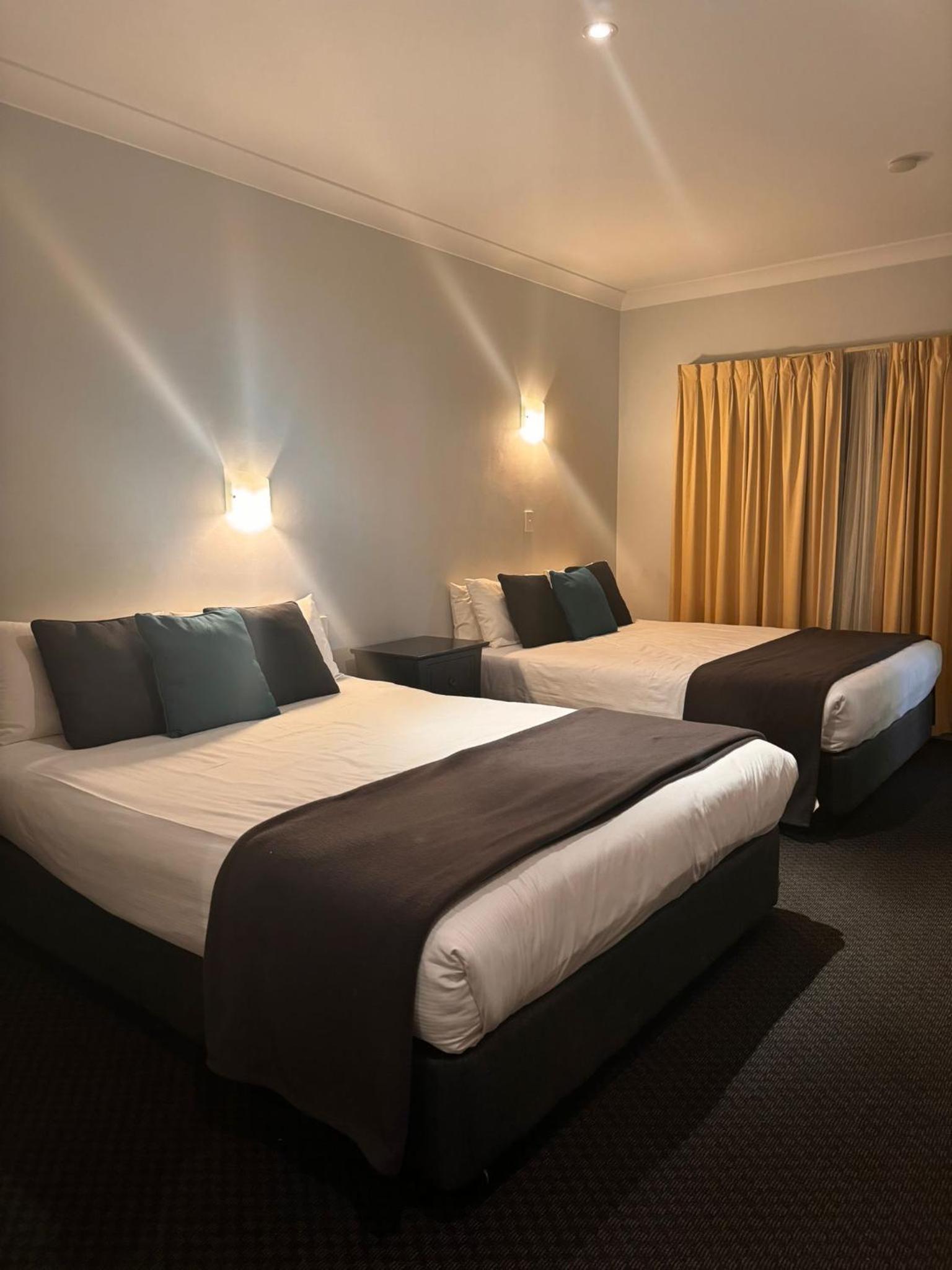Standard Twin Room - Photo 2
