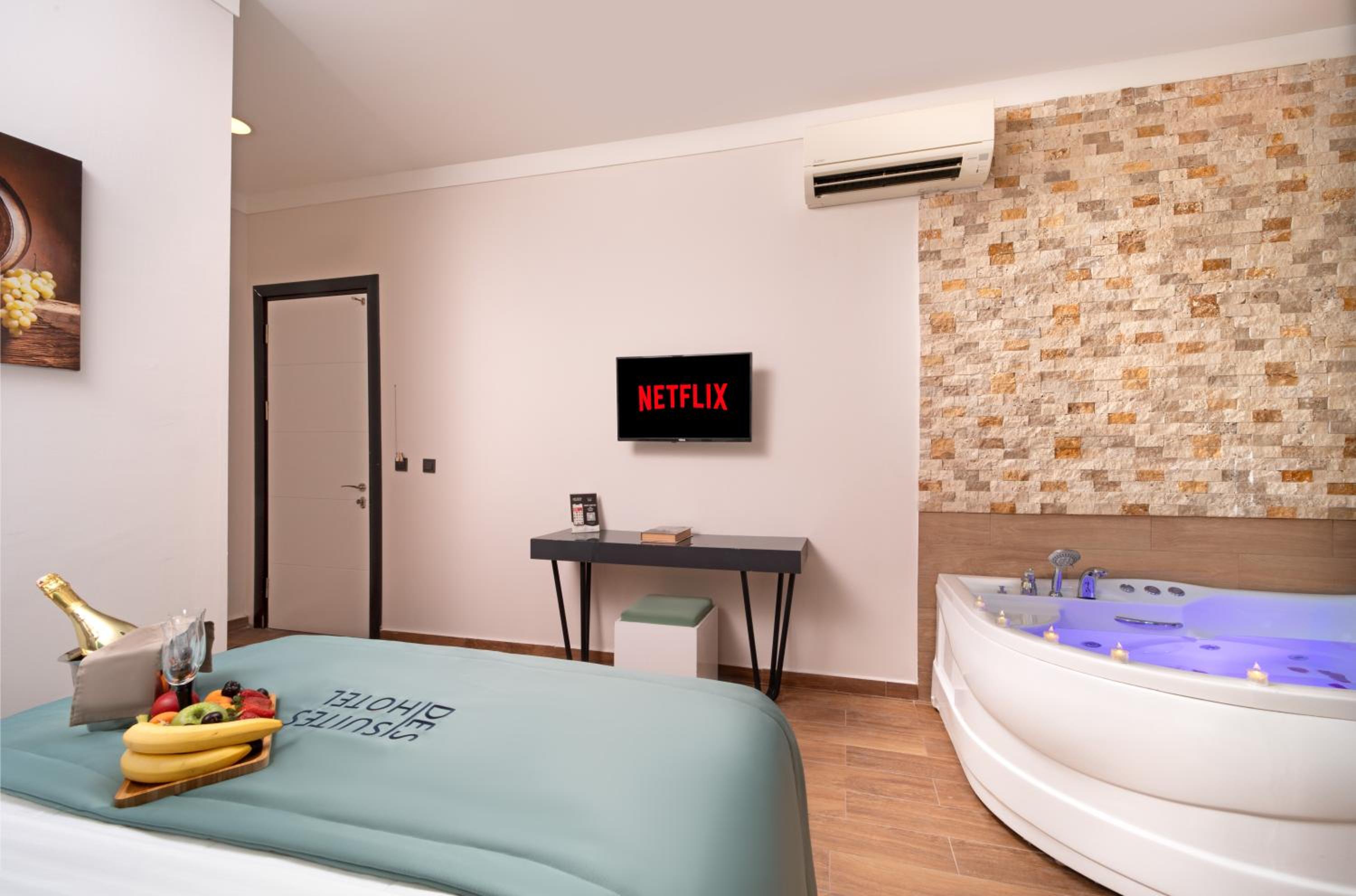 Double Room with Spa Bath photo 3