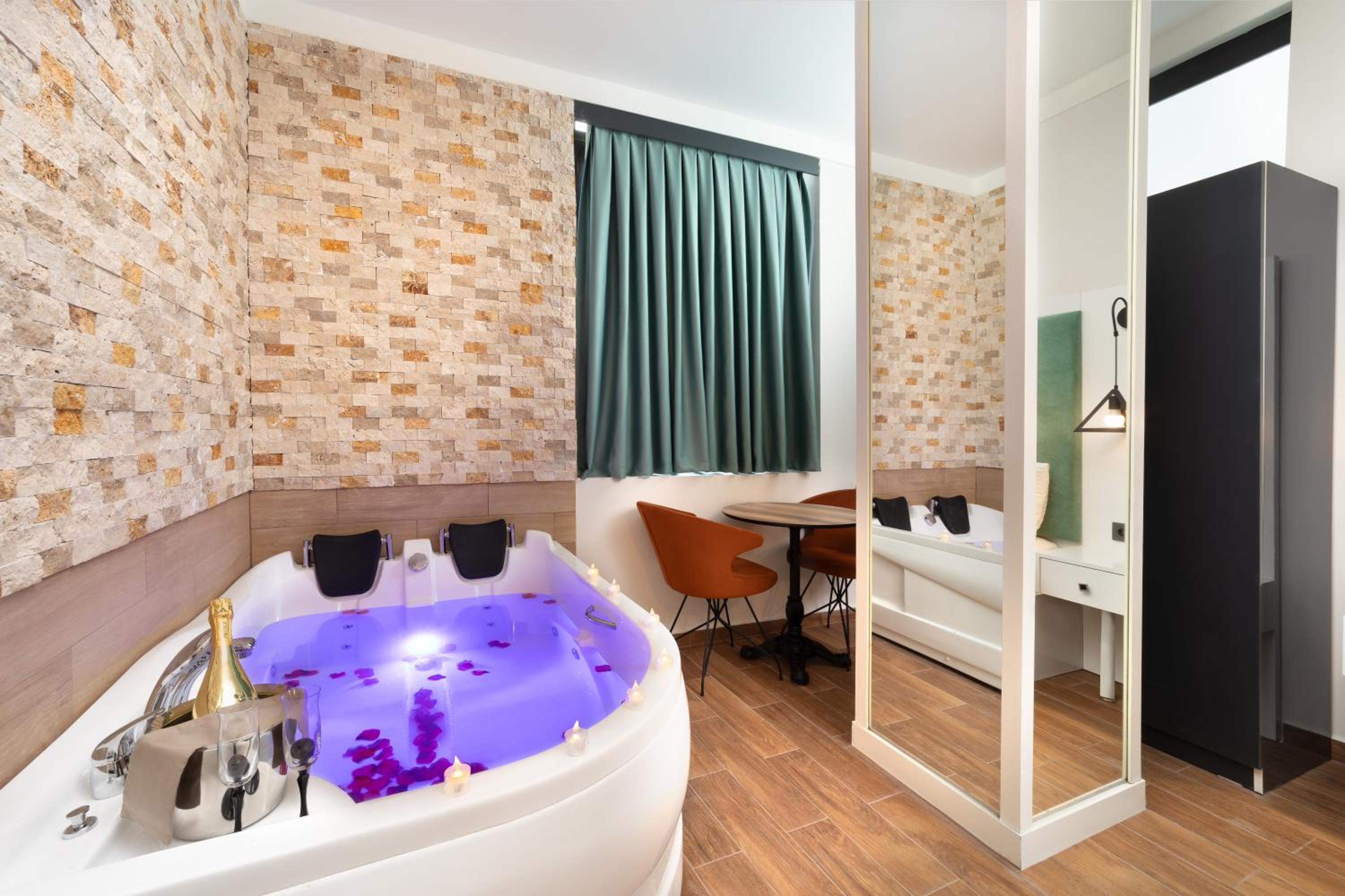 Double Room with Spa Bath photo 2