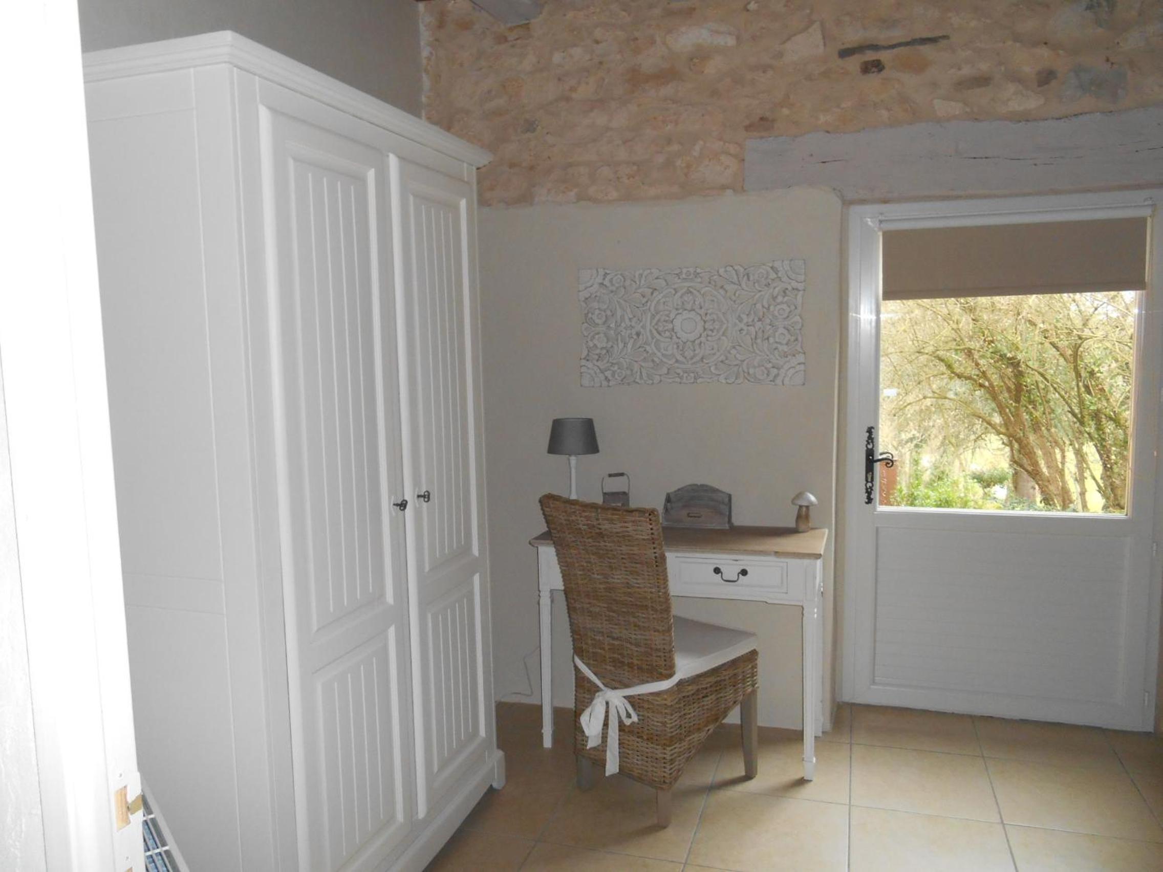 Double Room with Private External Bathroom - Photo 6