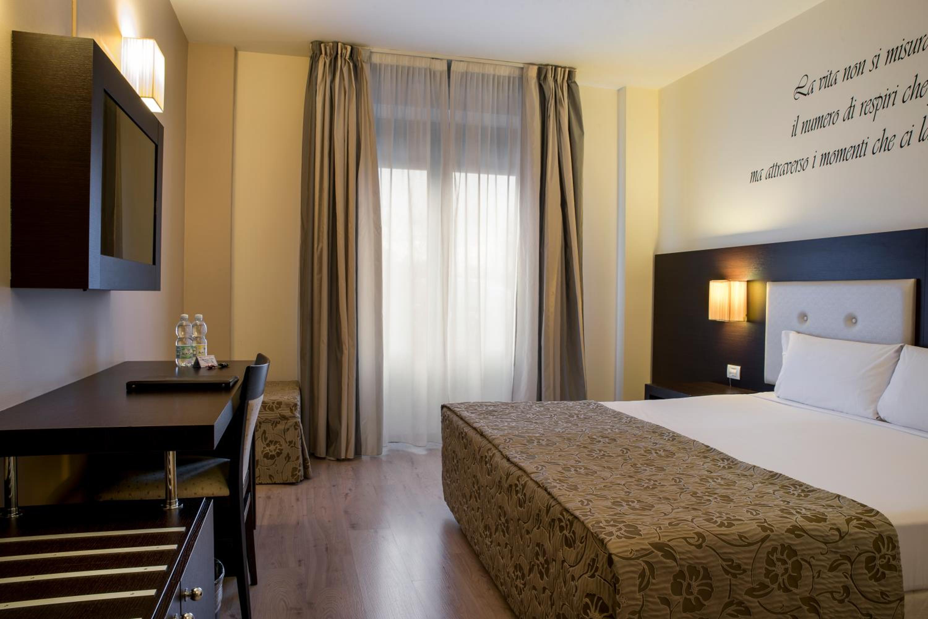 Double or Twin Room - Photo 2