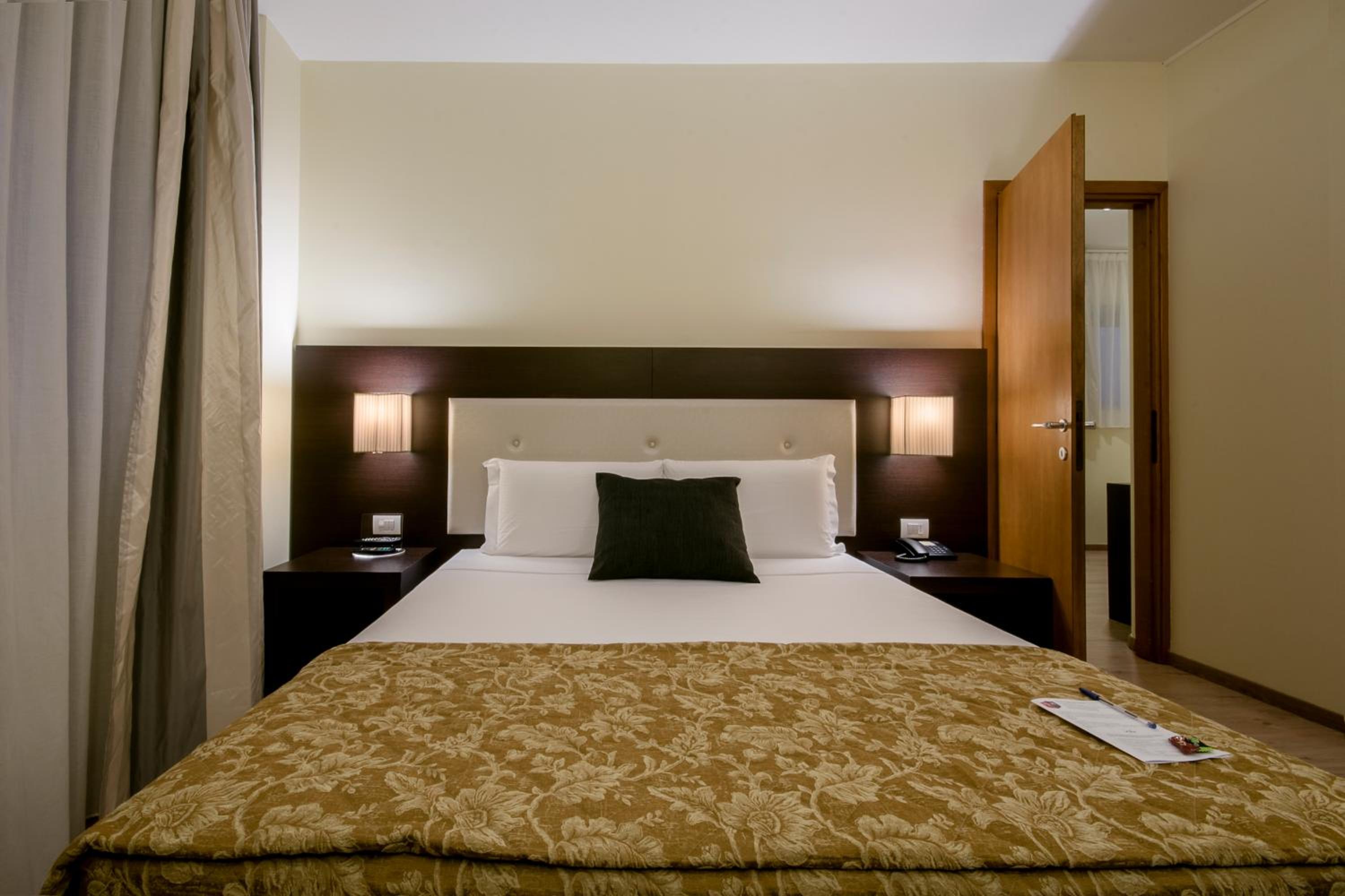 Standard Triple Room - Photo 2