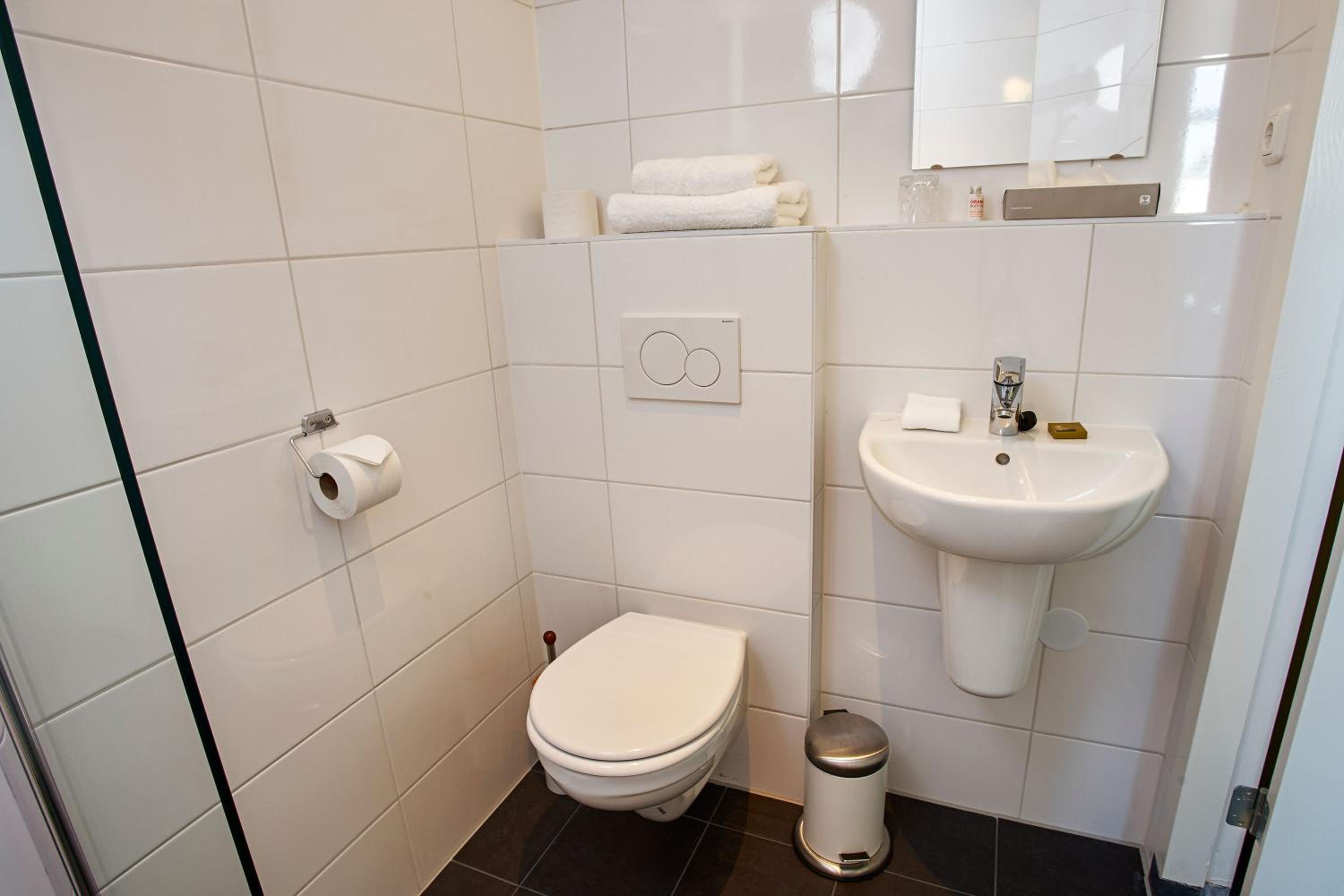 Single Room with Private Bathroom photo 3