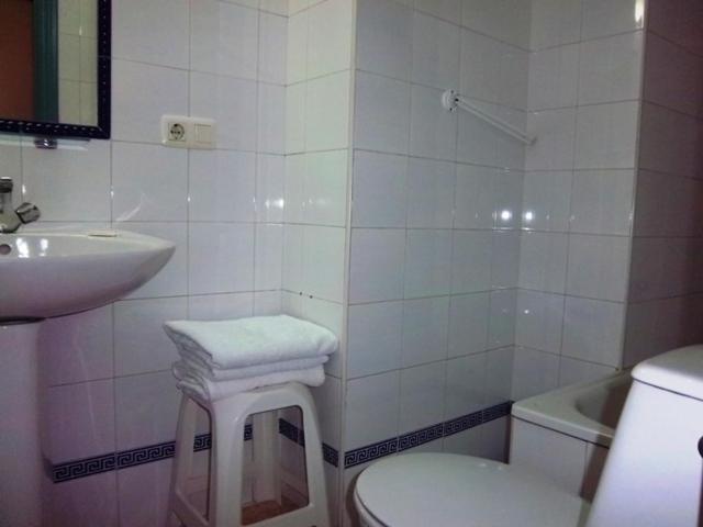Double or Twin Room - Photo 4