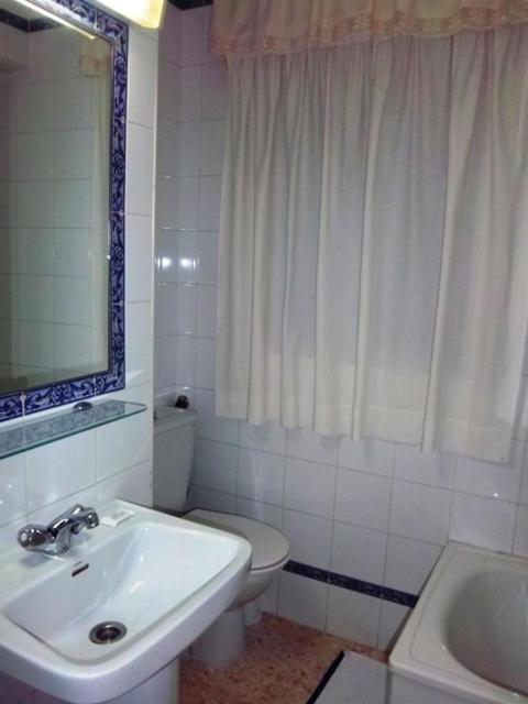Double or Twin Room - Photo 5