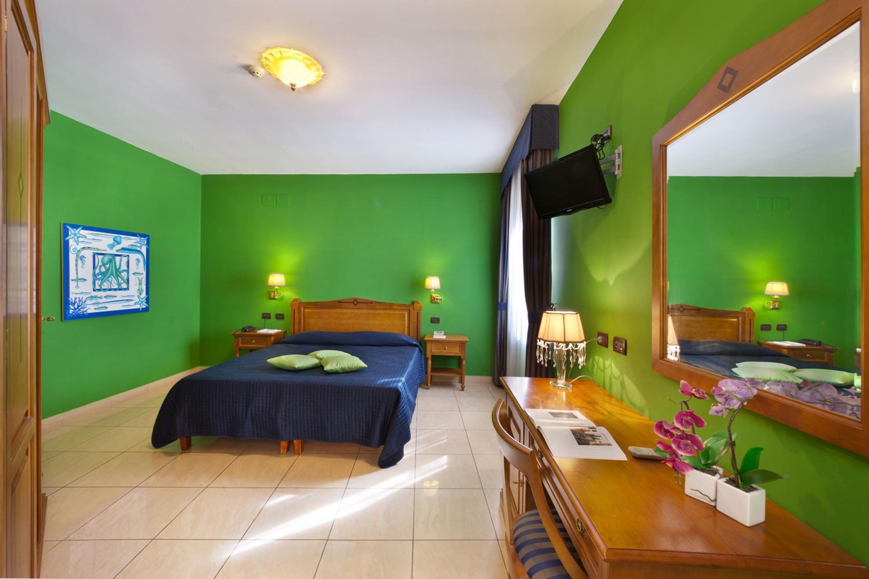 Double or Twin Room - Photo 6