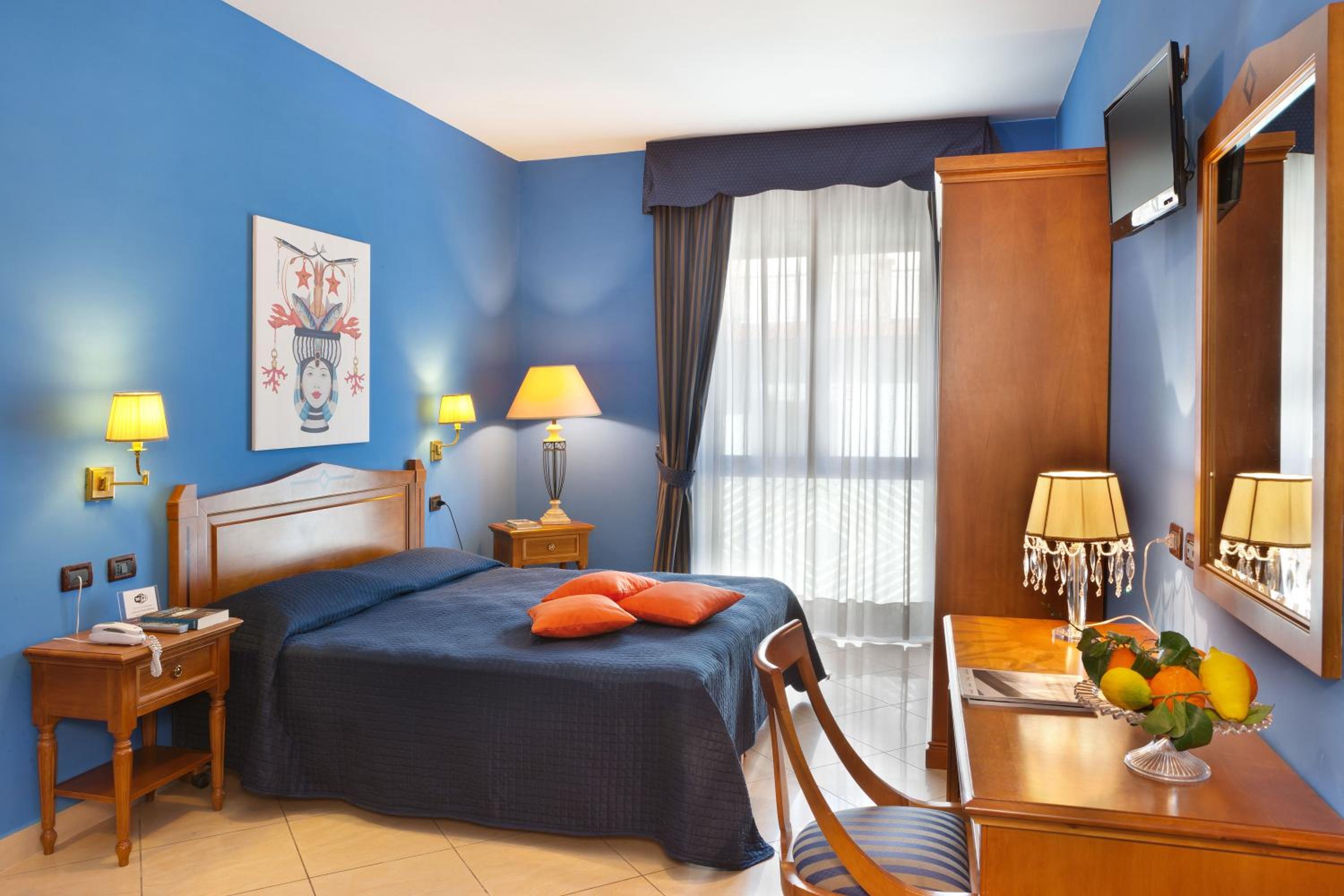 Double or Twin Room - Photo 4